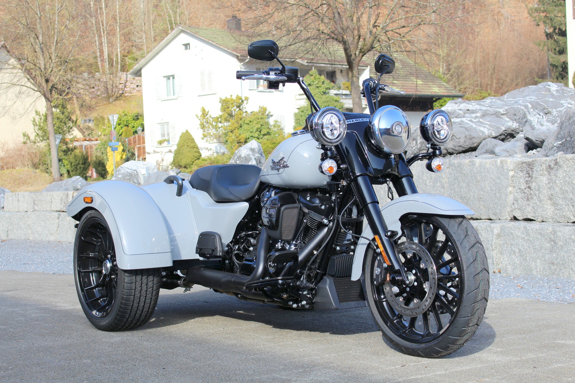 HARLEY-DAVIDSON FLRT Freewheeeler-showroom-element-1