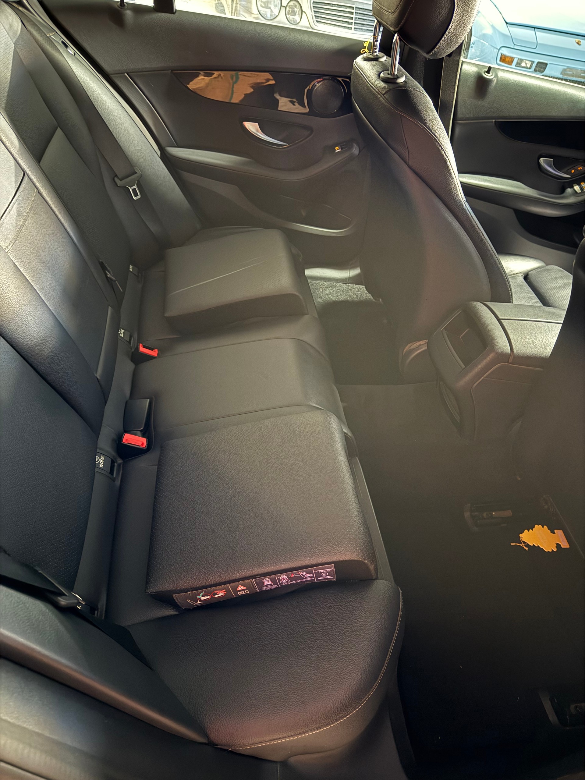 MERCEDES-BENZ C 220d Avantgarde-image-9