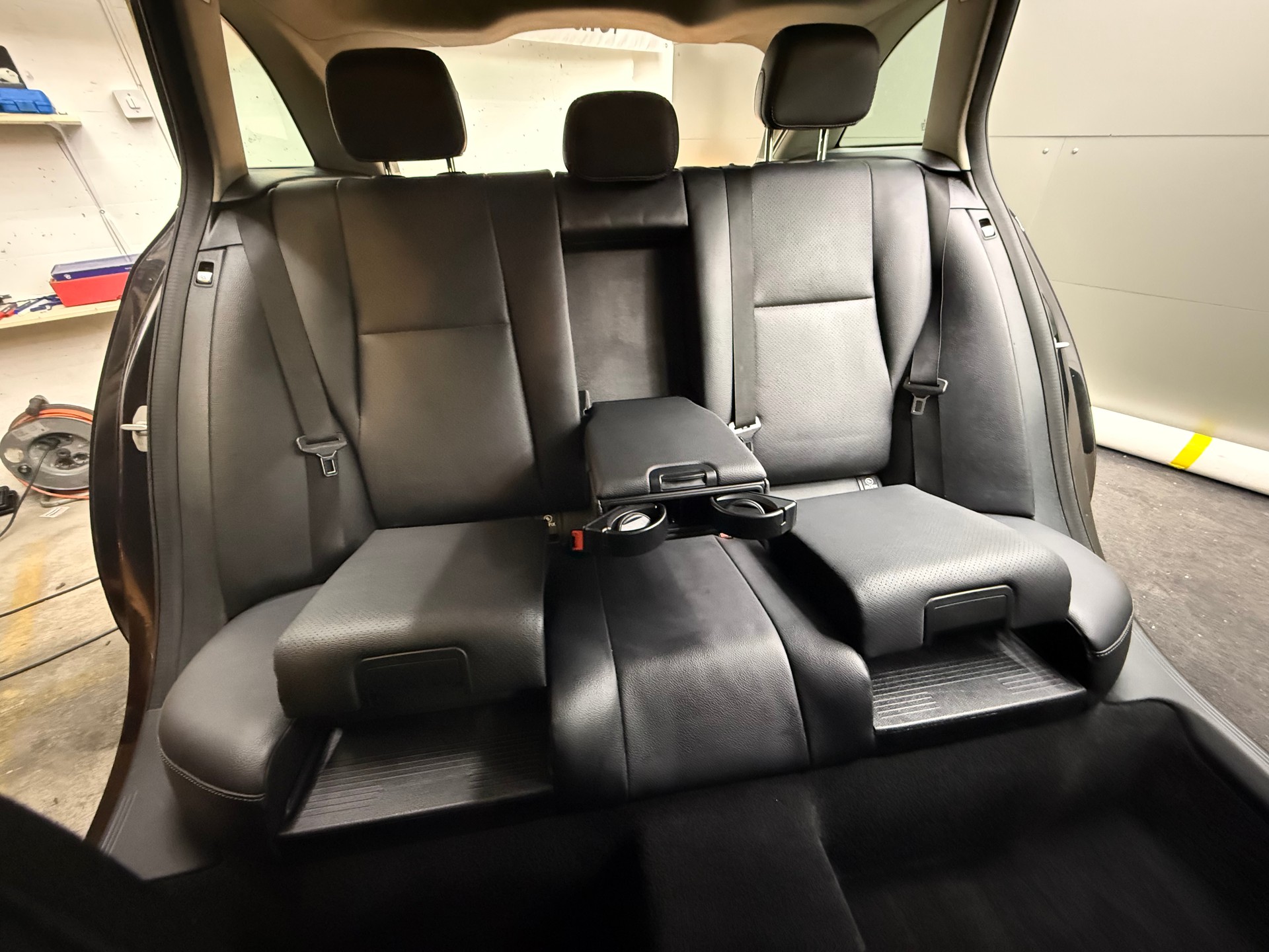 MERCEDES-BENZ C 220d Avantgarde-image-10