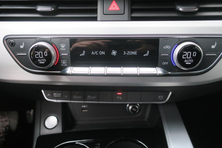 AUDI A4 Avant 40 TFSI S line S-tronic-image-12