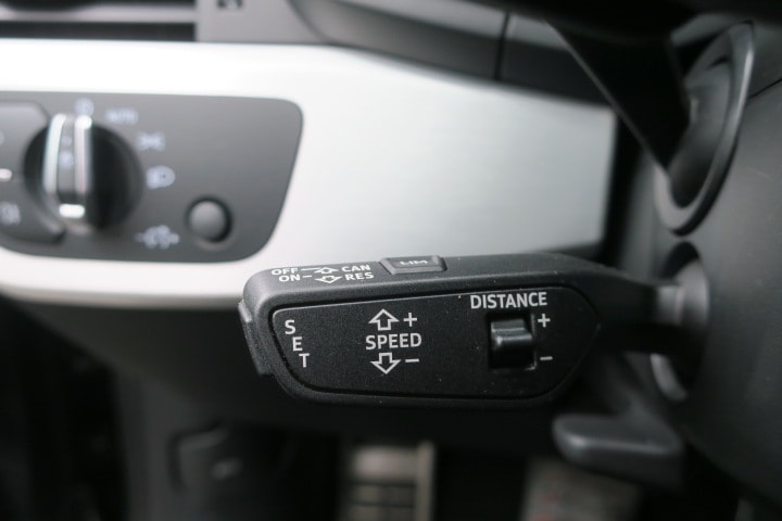 AUDI A4 Avant 40 TFSI S line S-tronic-image-13