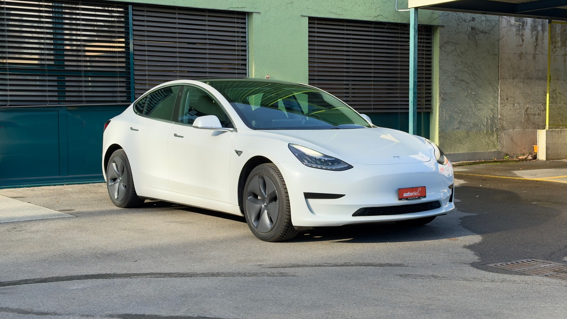 TESLA Model 3-image-6