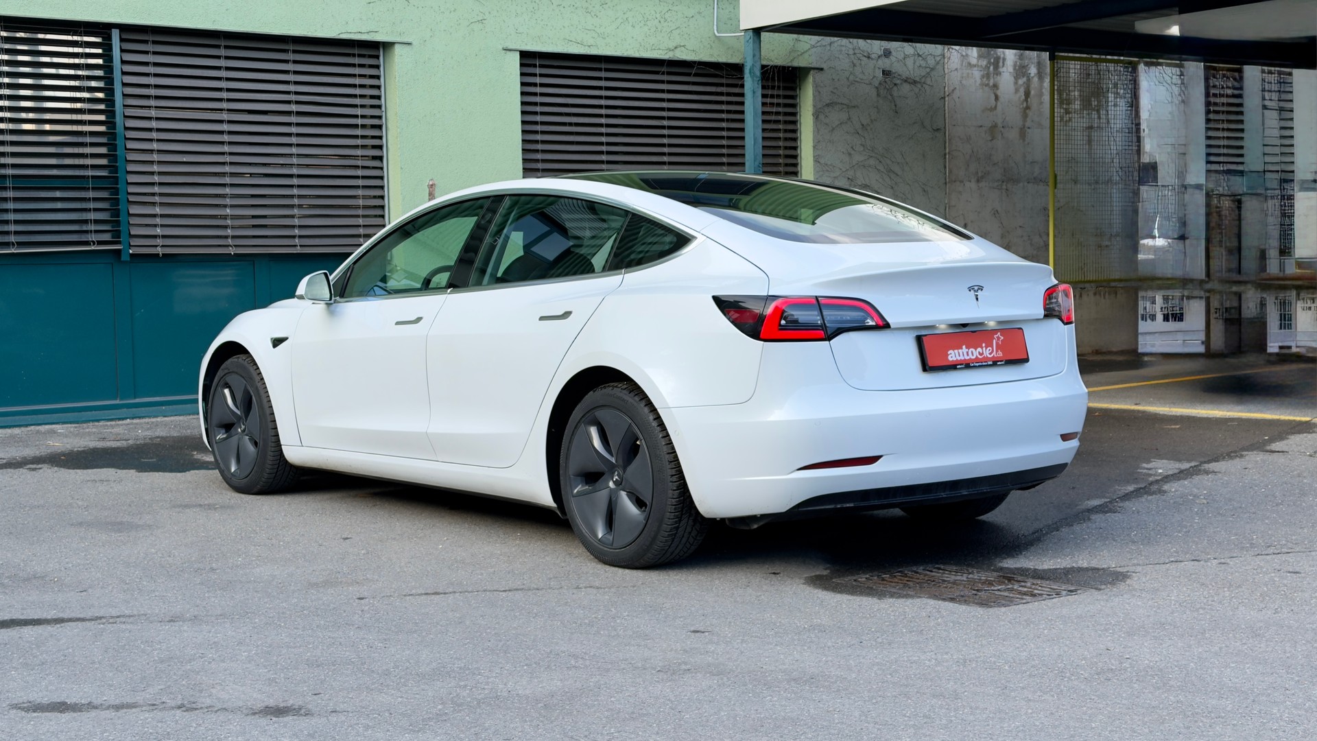 TESLA Model 3-image-2