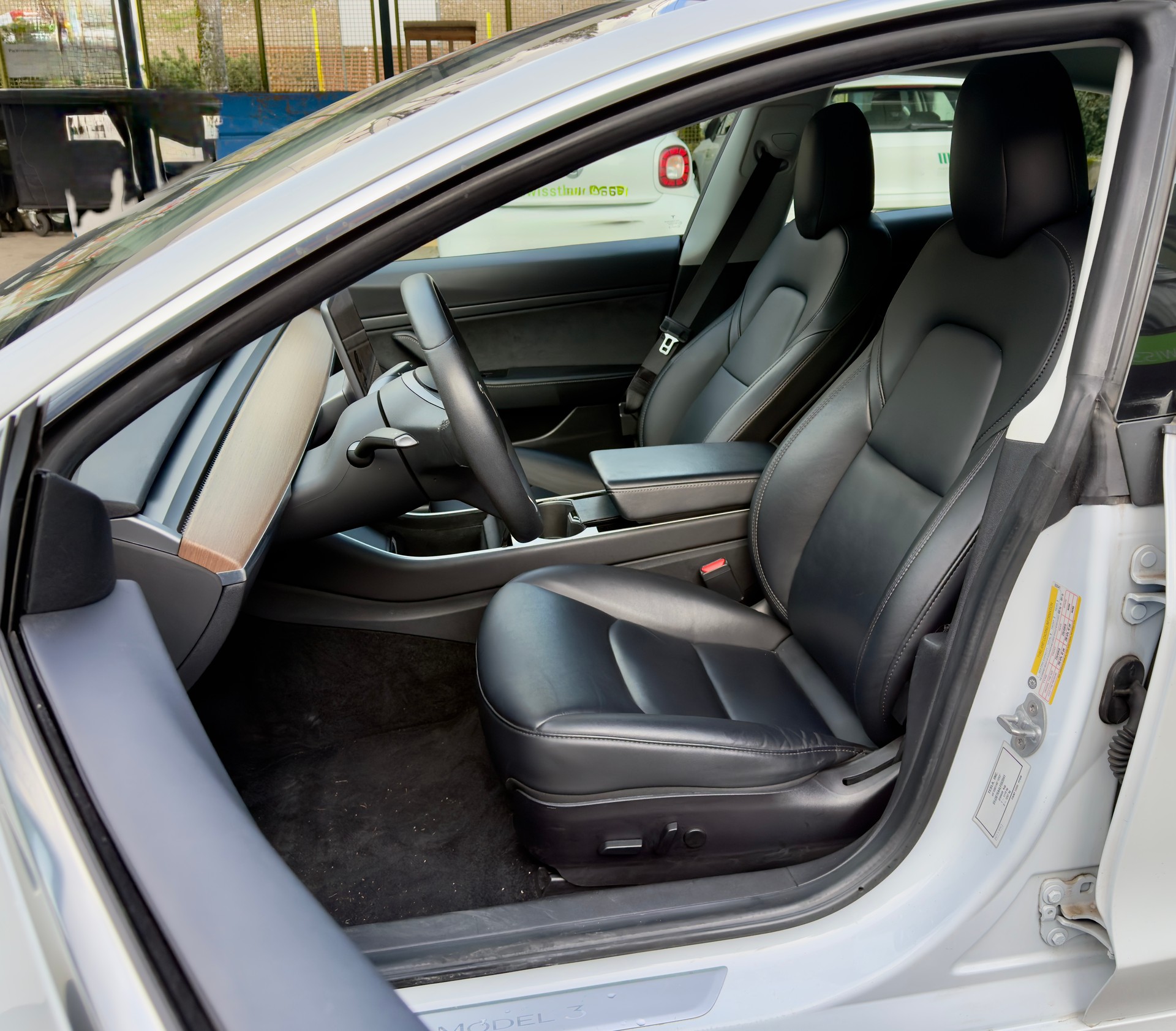 TESLA Model 3-image-12