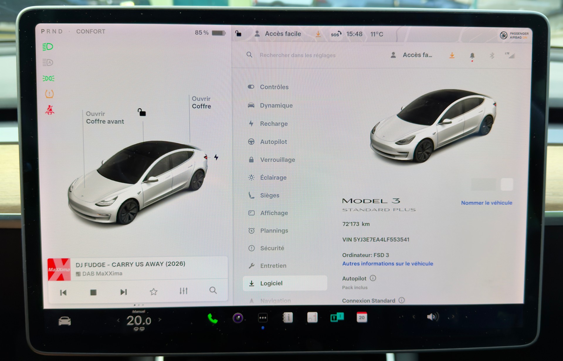 TESLA Model 3-image-9