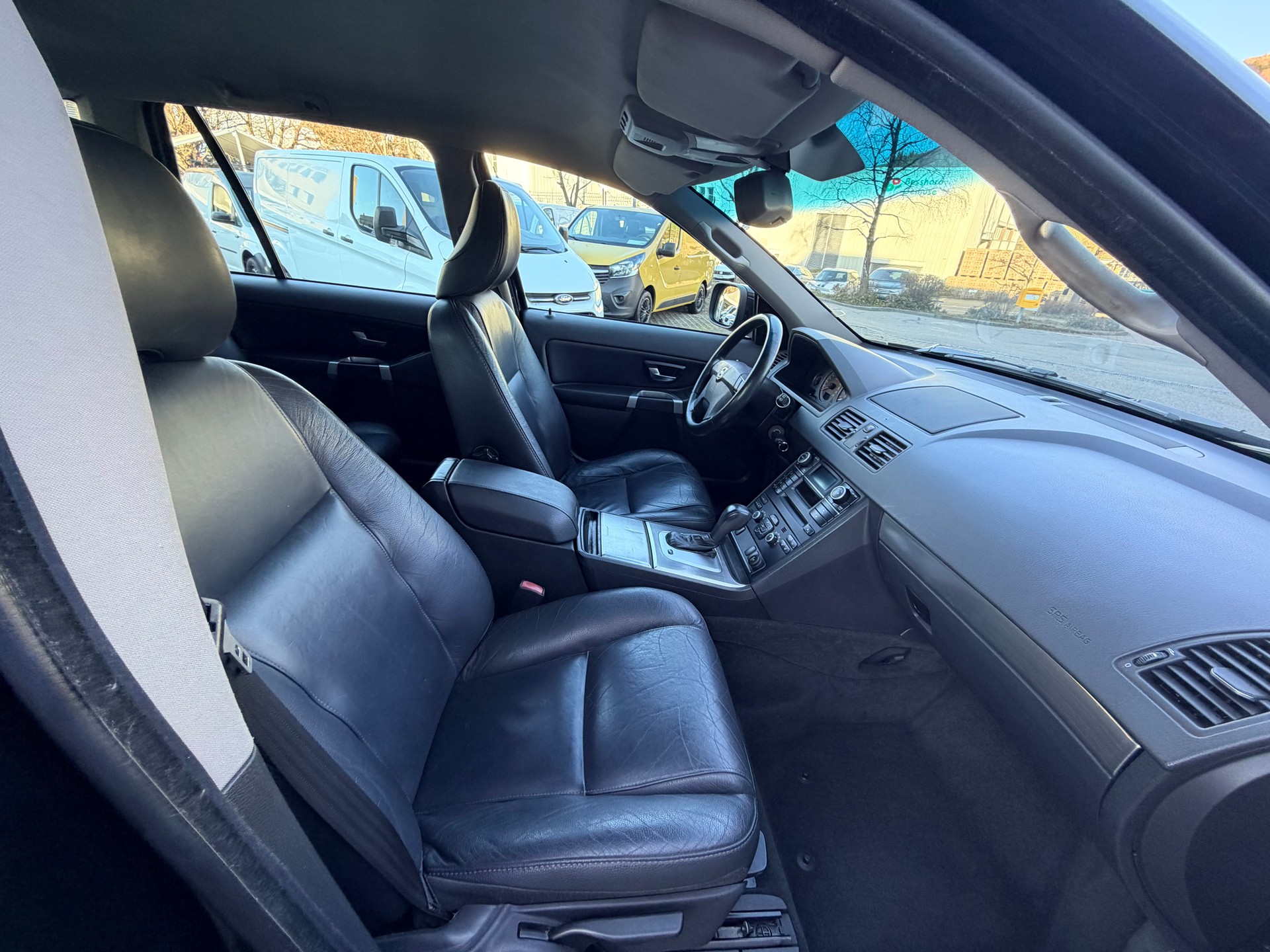 VOLVO XC90 3.2 AWD Momentum Geartronic-image-8