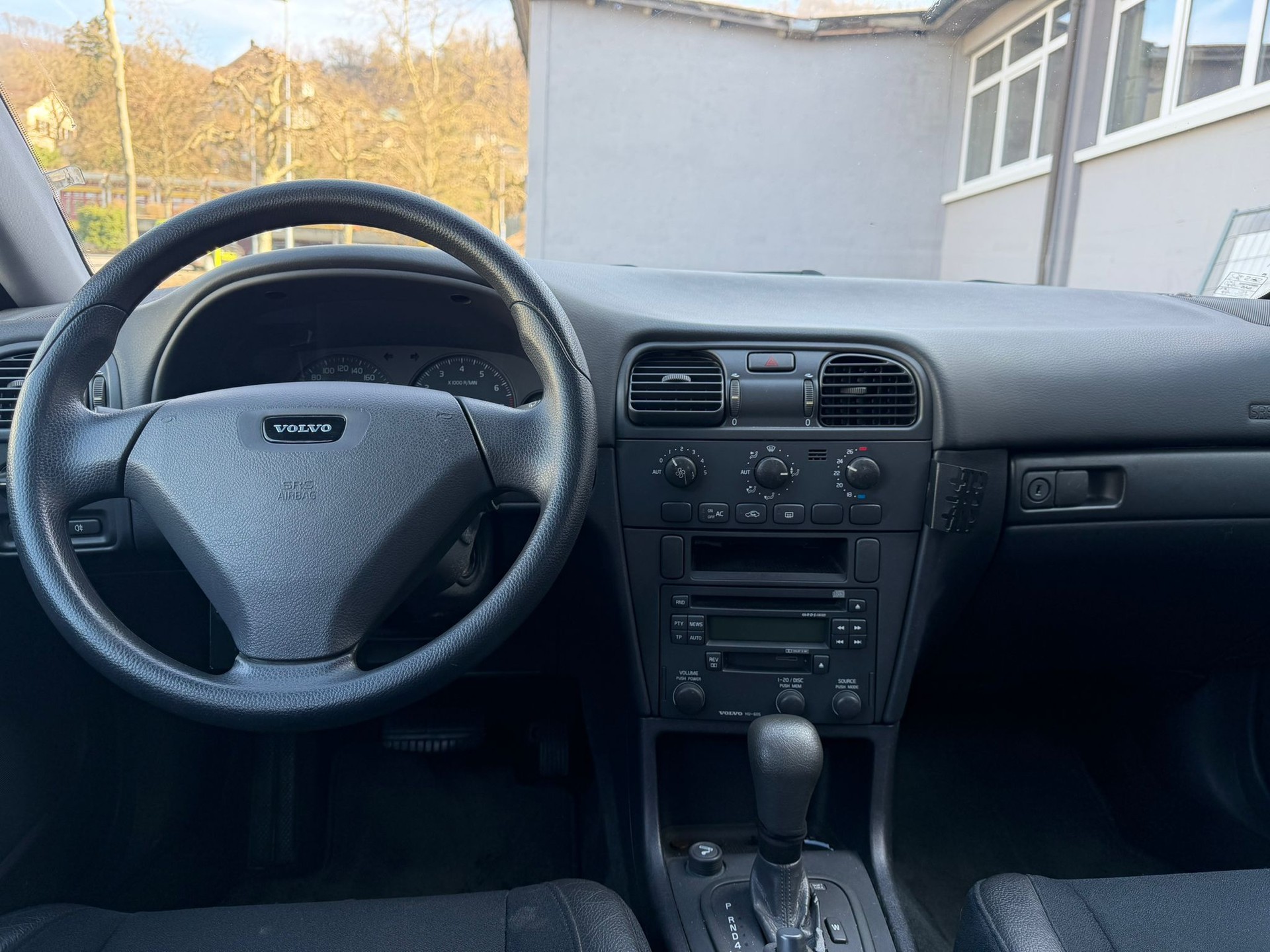 VOLVO V40 2.0 Elegance Edition-image-10
