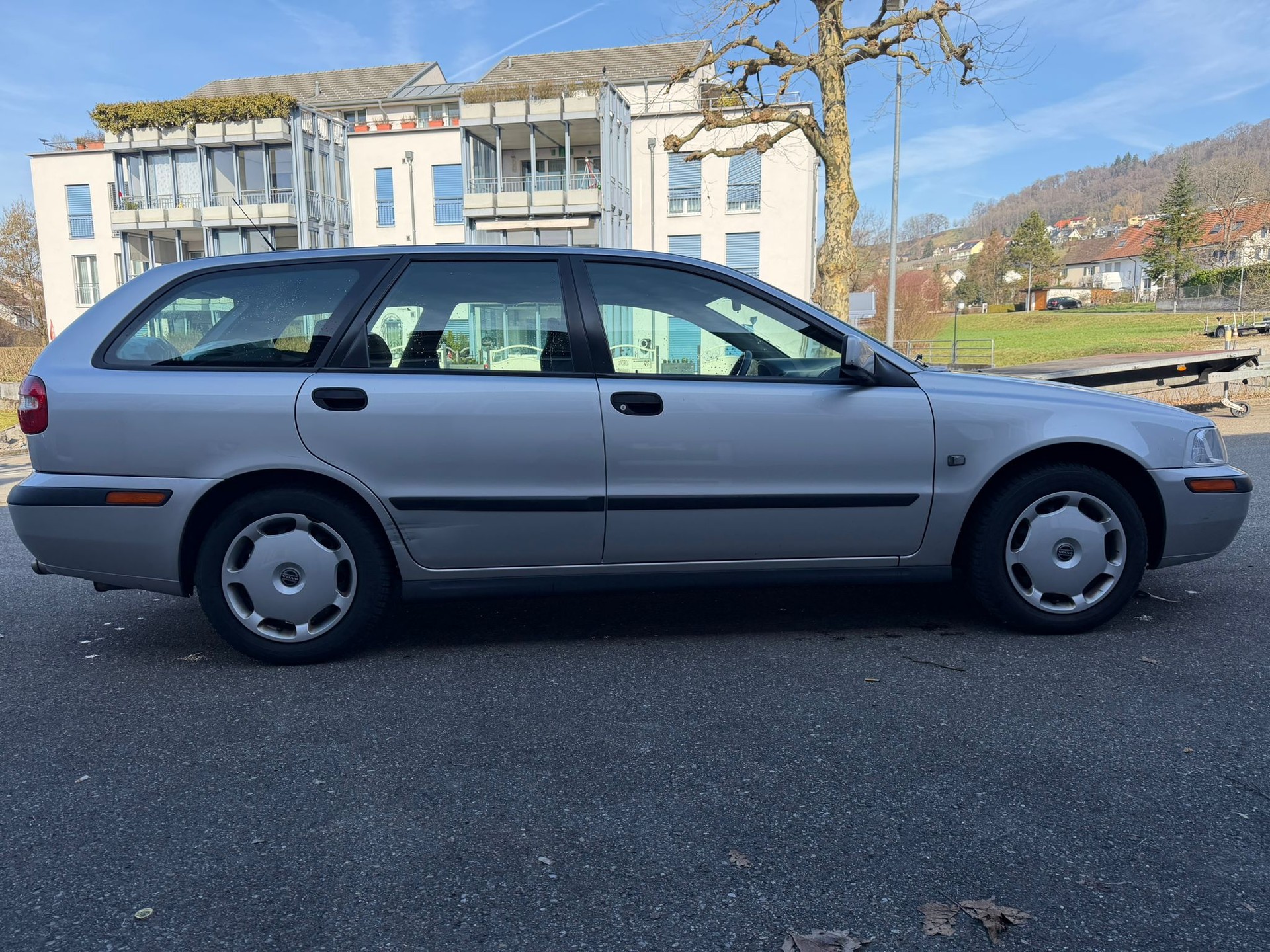 VOLVO V40 2.0 Elegance Edition-image-13