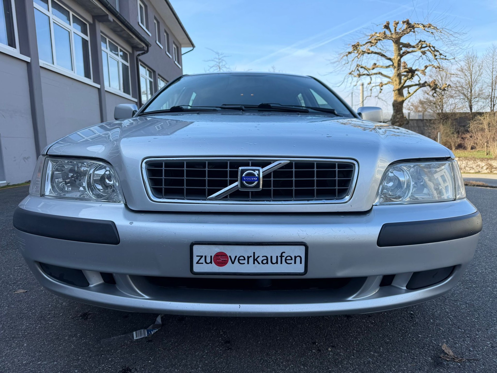 VOLVO V40 2.0 Elegance Edition-image-1