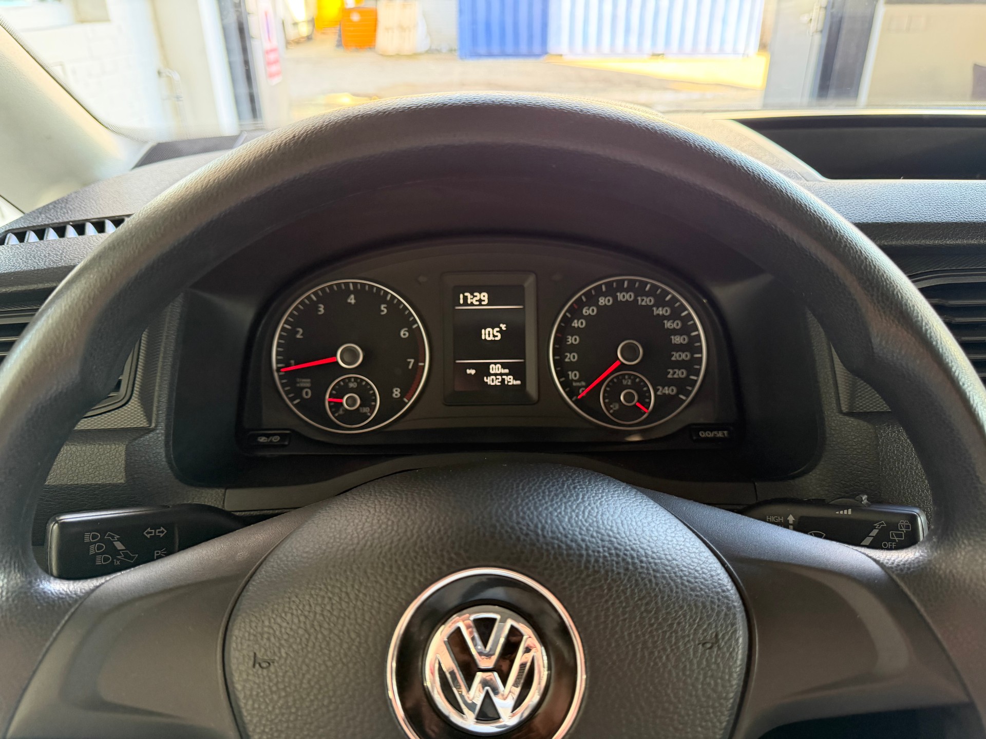 VW Caddy 1.0 TSI BlueMotion Technology-image-12