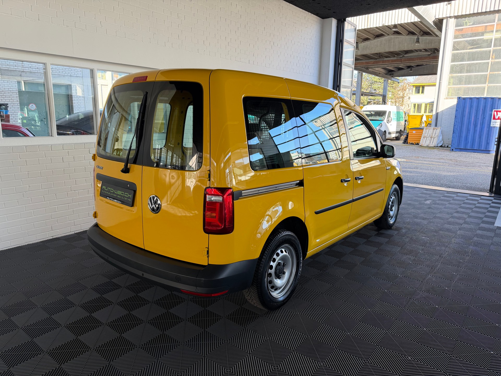 VW Caddy 1.0 TSI BlueMotion Technology-showroom-element-2