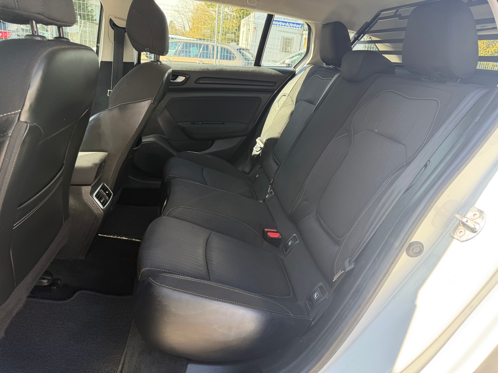 RENAULT Mégane Grandtour 1.5 dCi Business EDC ** Gr.Navi * Klima-auto * Tempomat * PDC H * Ab MFK 03.2024-image-2
