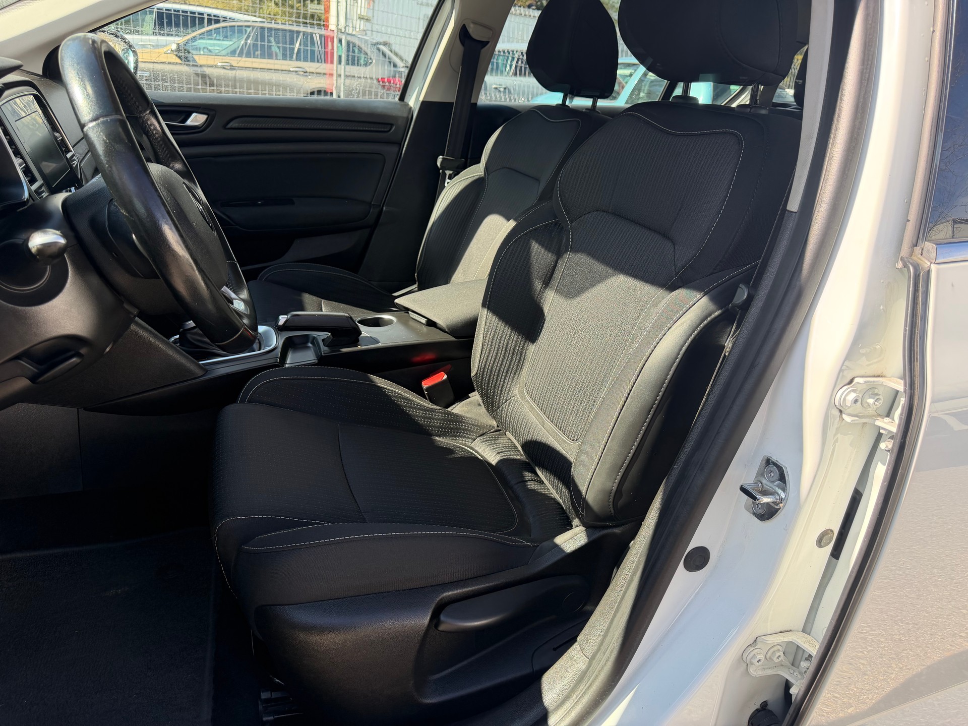 RENAULT Mégane Grandtour 1.5 dCi Business EDC ** Gr.Navi * Klima-auto * Tempomat * PDC H * Ab MFK 03.2024-image-7