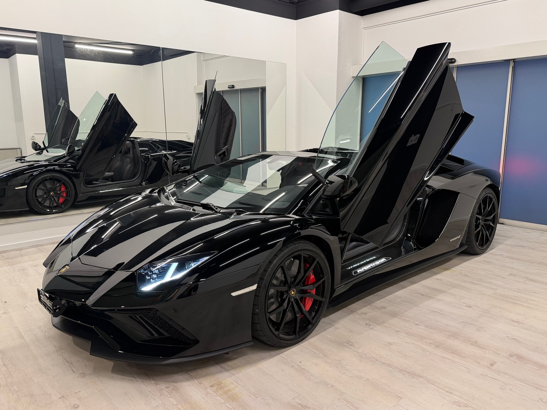 LAMBORGHINI Aventador S LP740-4 Roadster E-Gear