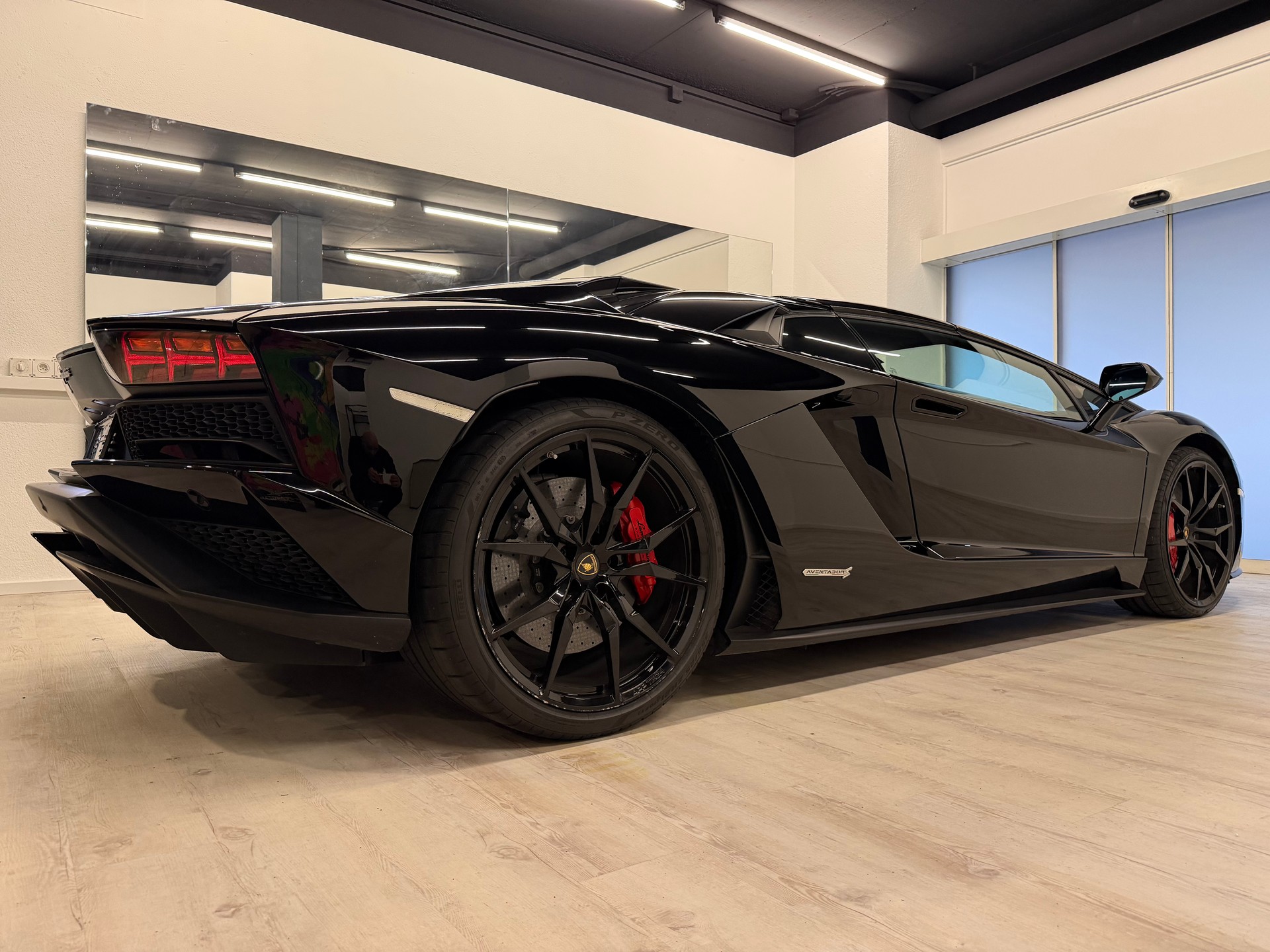 LAMBORGHINI Aventador S LP740-4 Roadster E-Gear-image-12