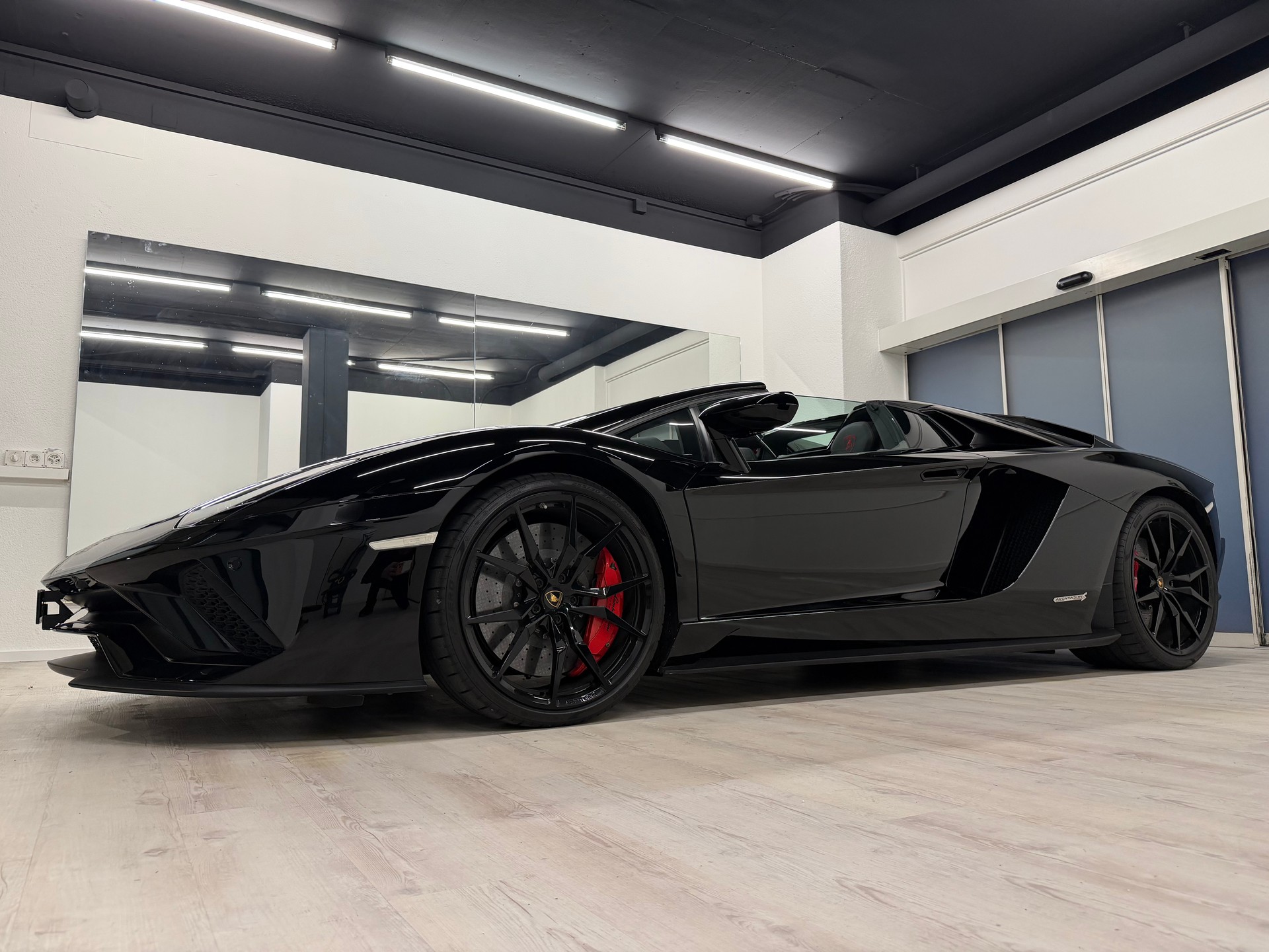 LAMBORGHINI Aventador S LP740-4 Roadster E-Gear-image-30