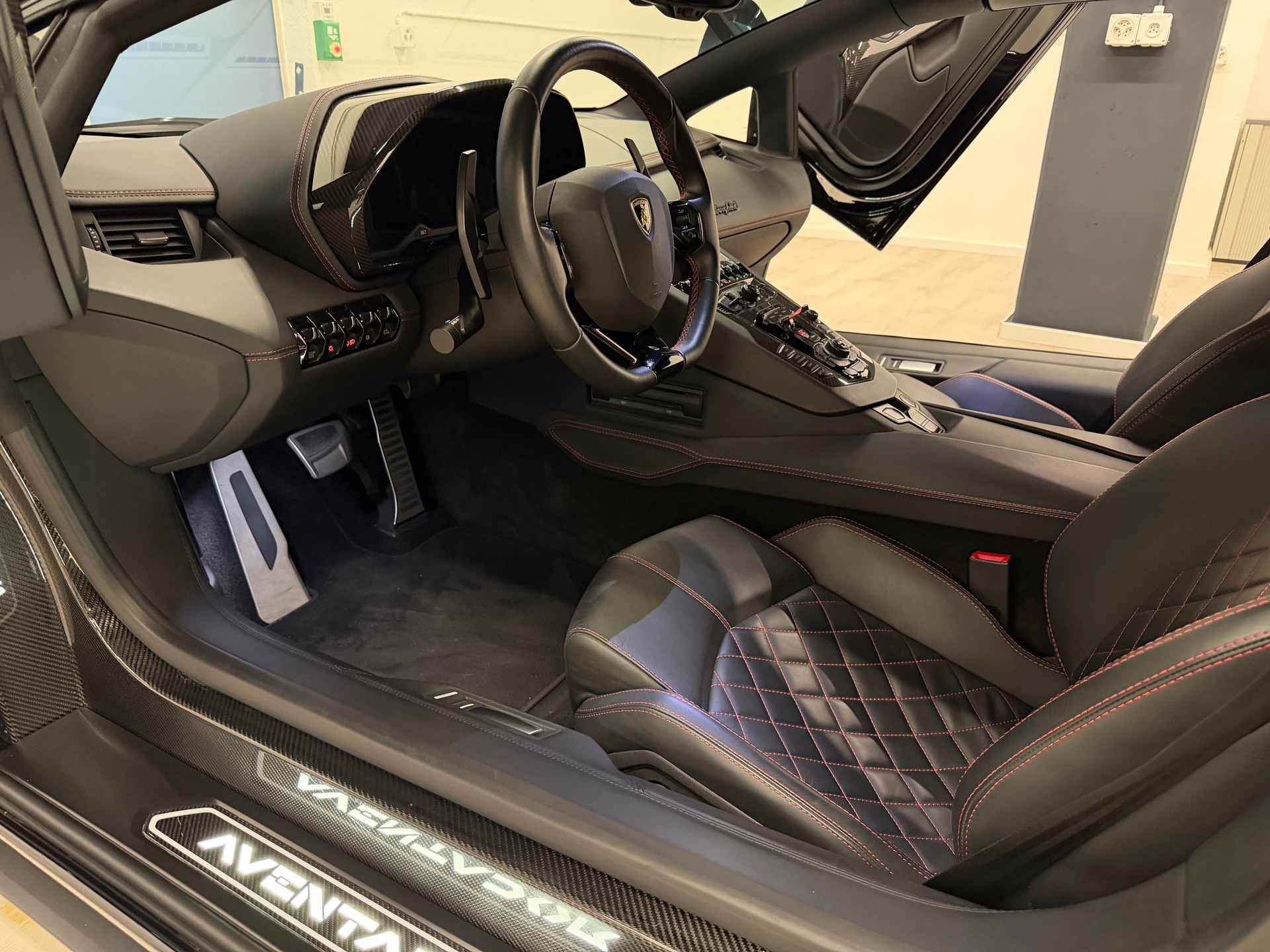 LAMBORGHINI Aventador S LP740-4 Roadster E-Gear-image-20