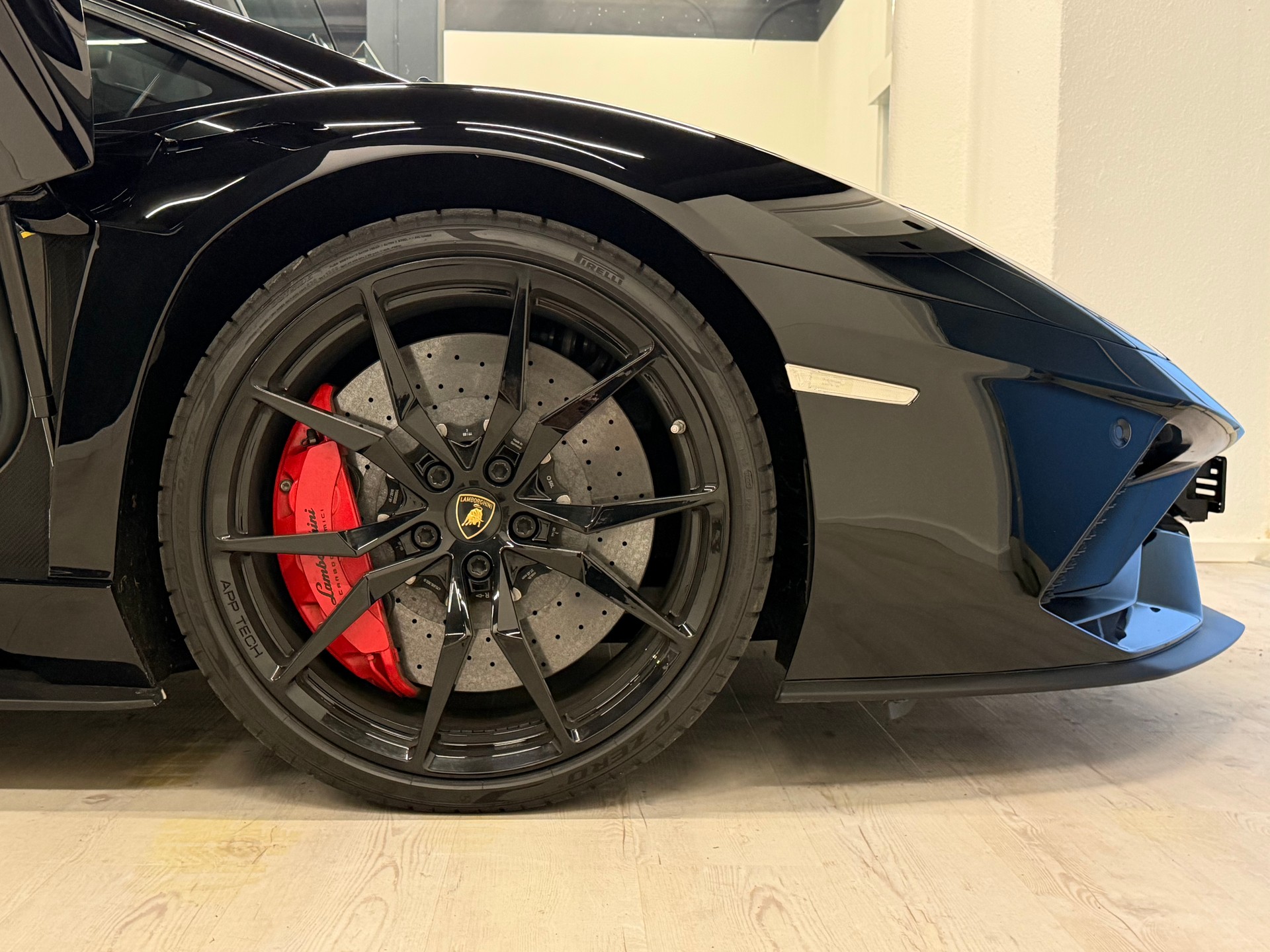 LAMBORGHINI Aventador S LP740-4 Roadster E-Gear-image-18