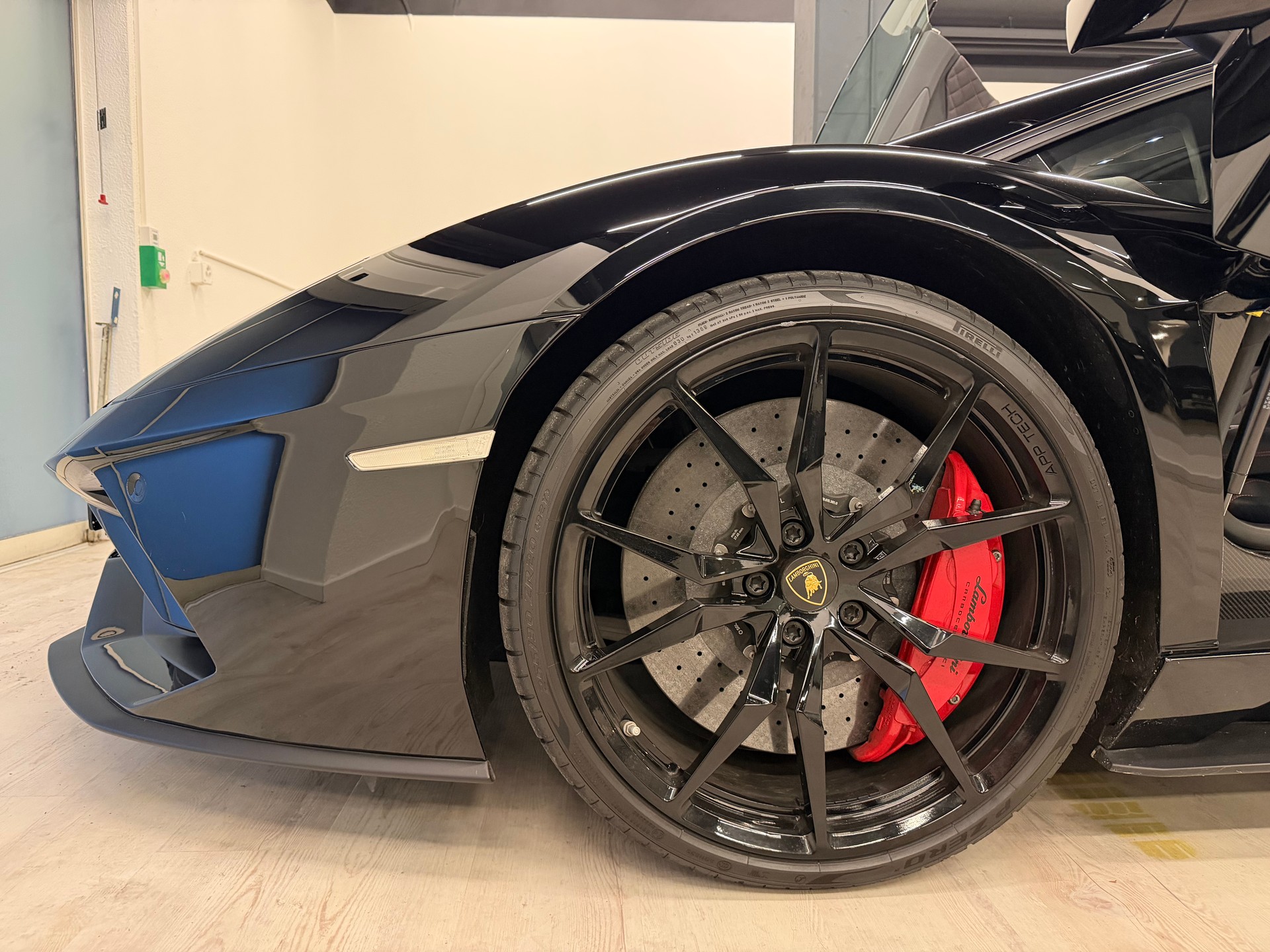 LAMBORGHINI Aventador S LP740-4 Roadster E-Gear-image-19