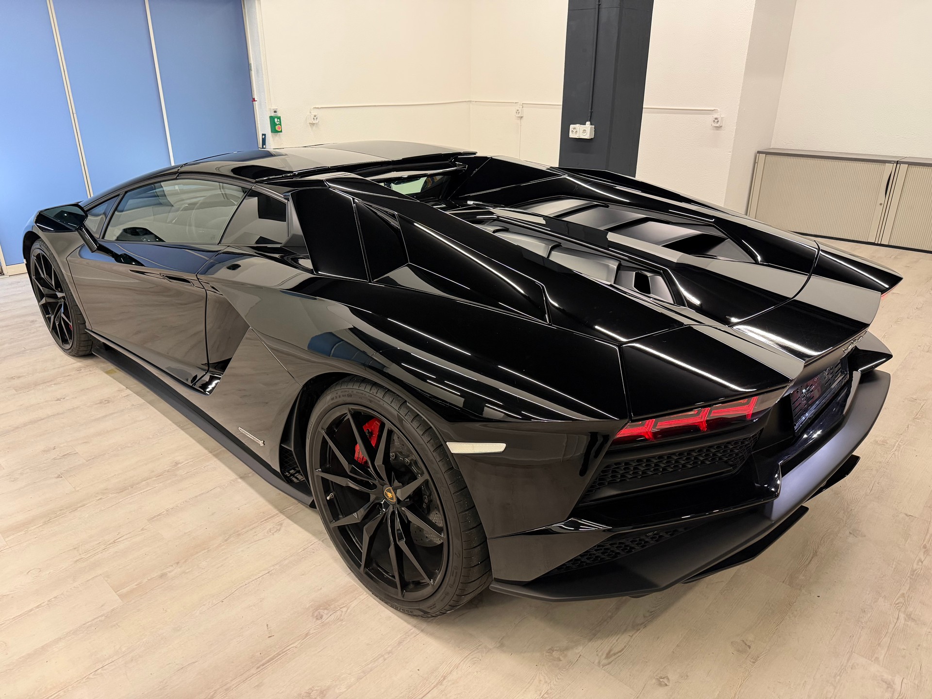 LAMBORGHINI Aventador S LP740-4 Roadster E-Gear-image-13