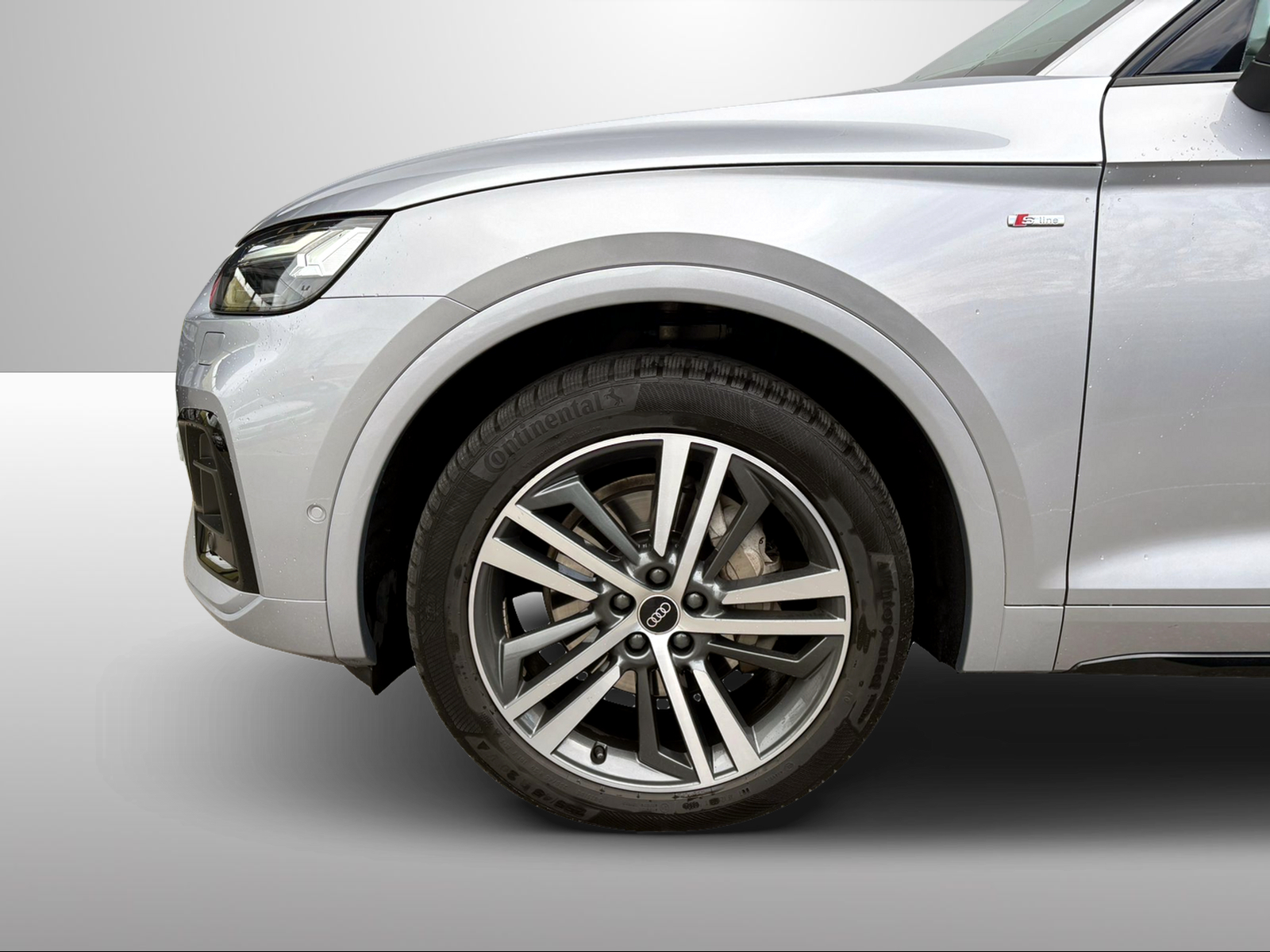 AUDI Q5 Sportback 45 TFSI Black Edition quattro S-tronic-image-3