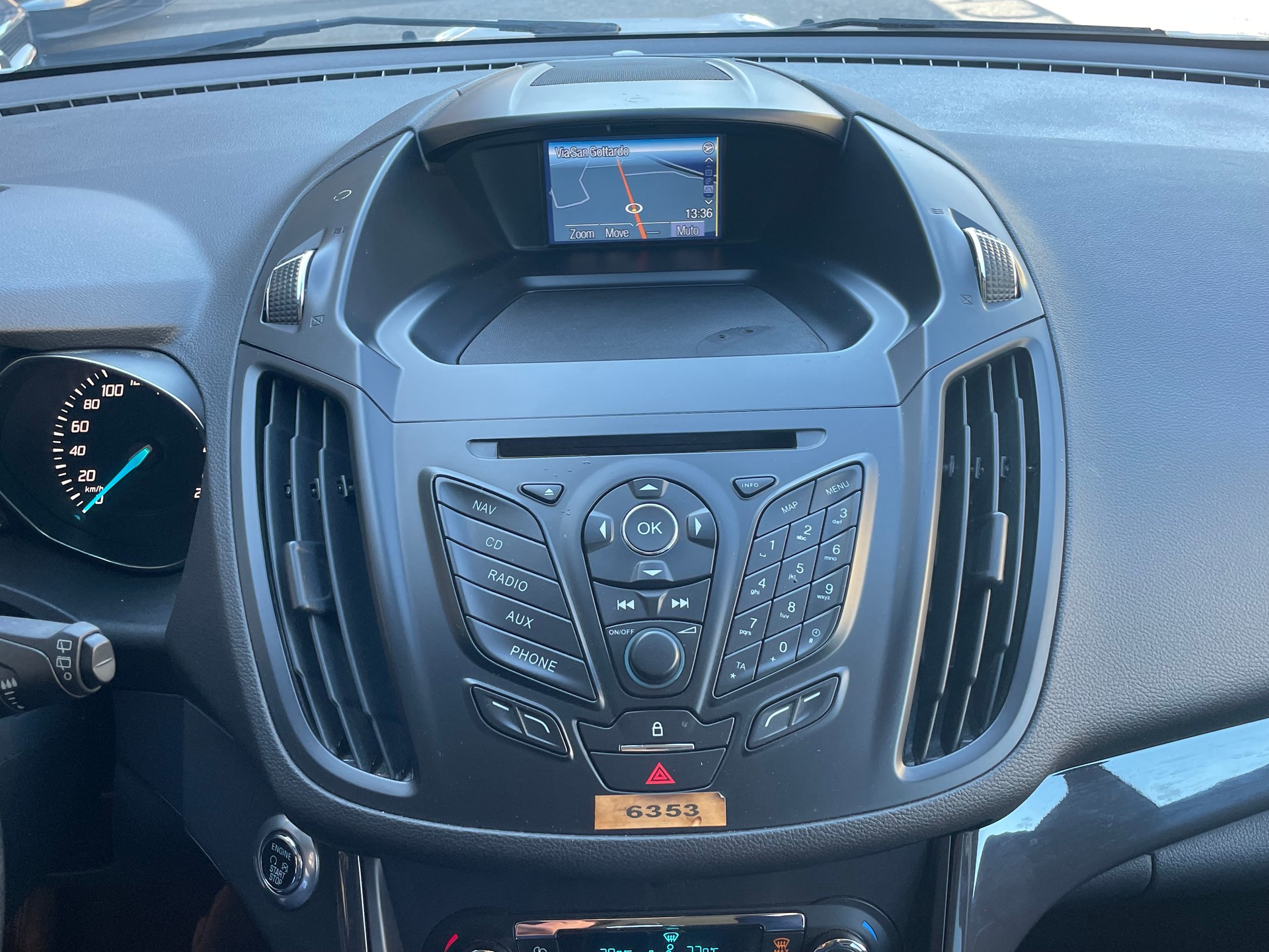FORD Kuga 2.0 TDCi Carving 4WD PowerShift-image-3