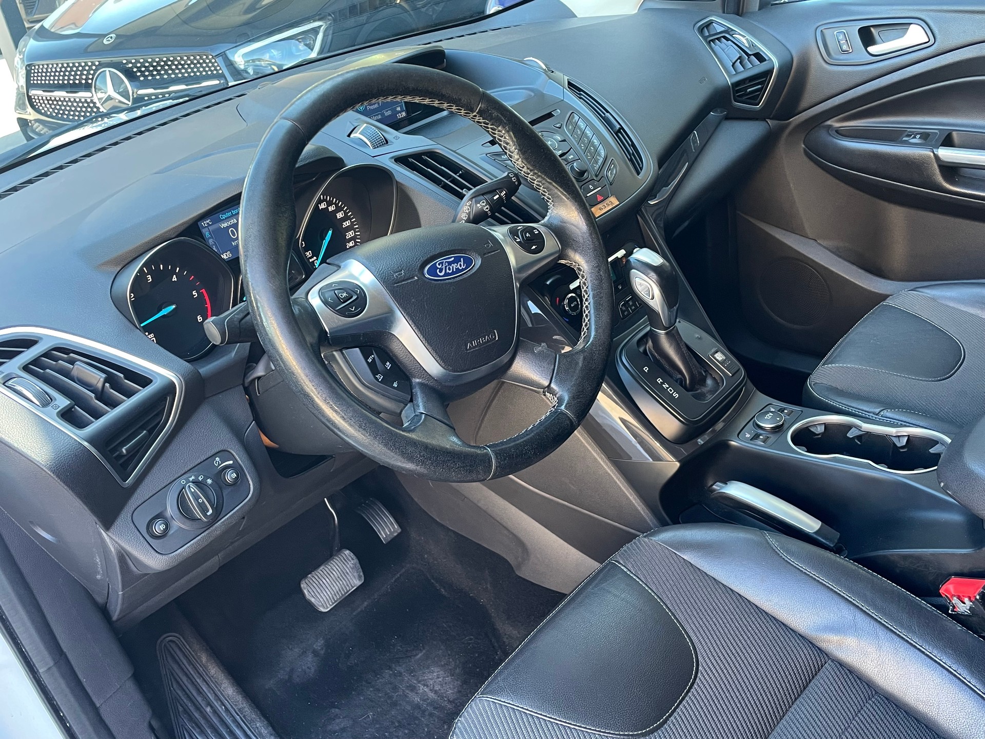FORD Kuga 2.0 TDCi Carving 4WD PowerShift-image-2