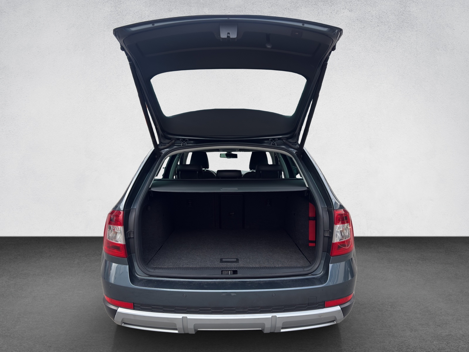 SKODA Octavia Combi 2.0 TDI Scout 4x4 DSG-image-16