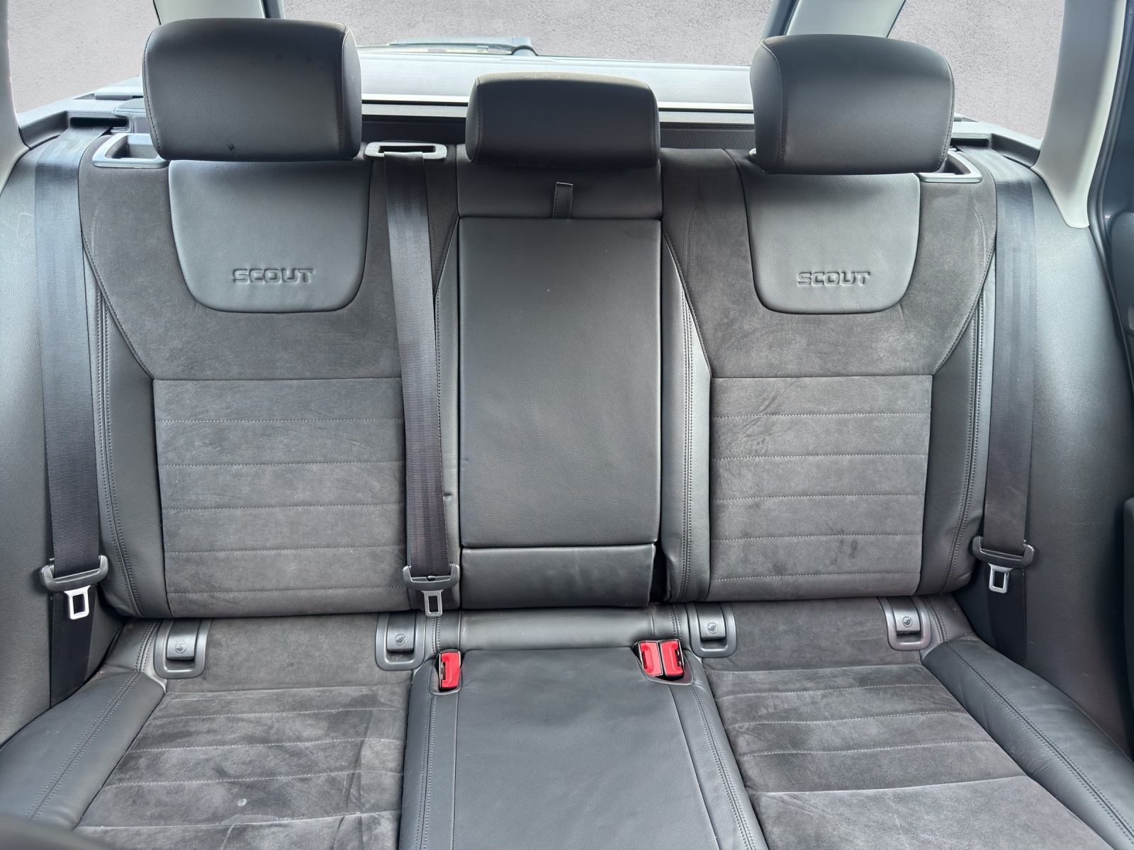 SKODA Octavia Combi 2.0 TDI Scout 4x4 DSG-image-14