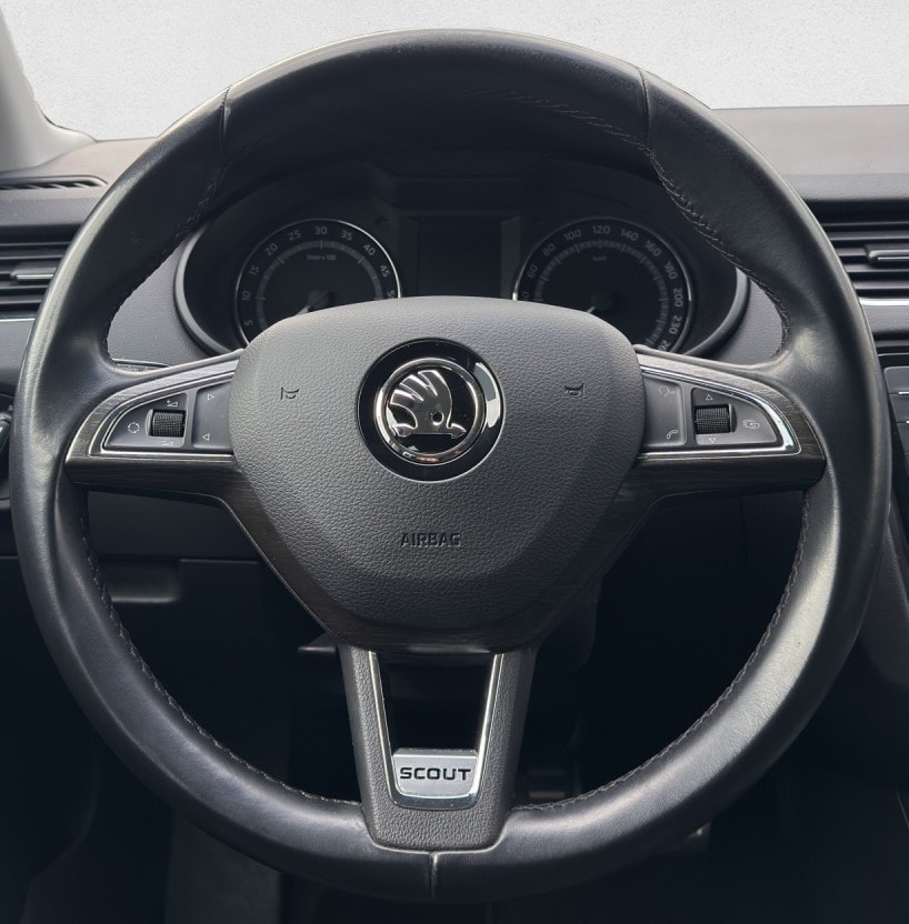 SKODA Octavia Combi 2.0 TDI Scout 4x4 DSG-image-8