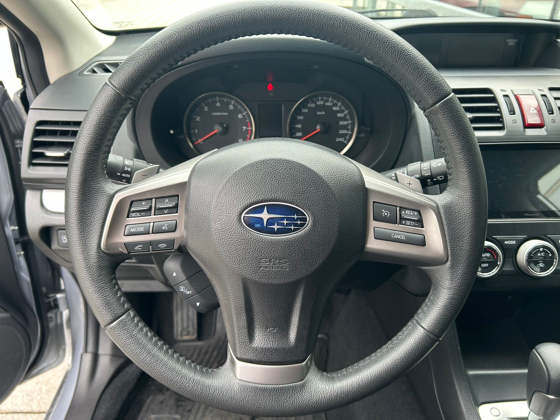 SUBARU XV 2.0 Swiss Two AWD CVT-image-6