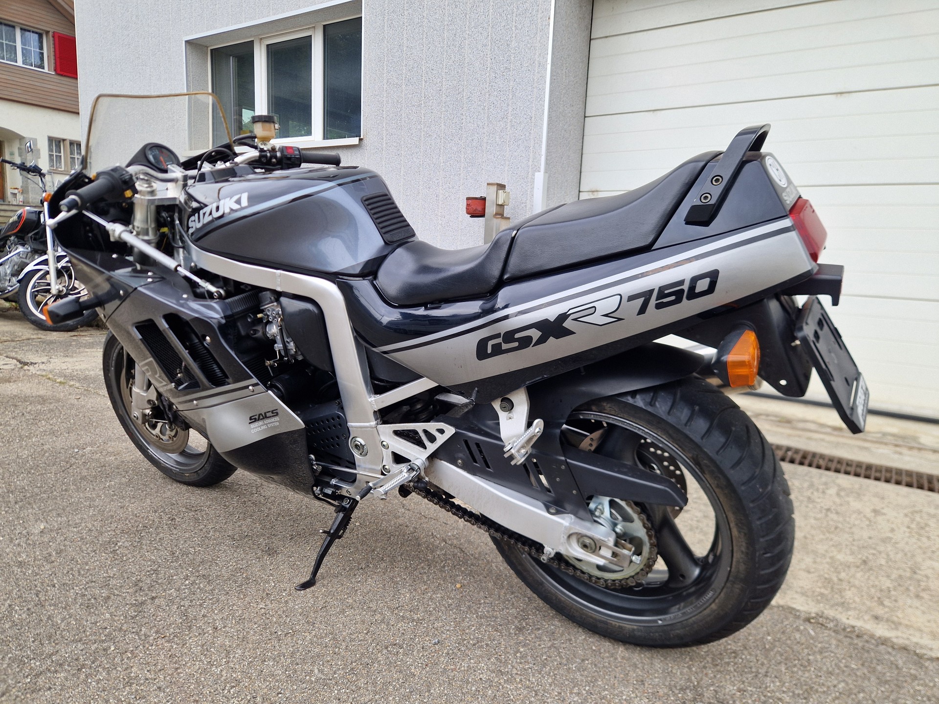 SUZUKI GSX-R 750 L USD-showroom-element-2