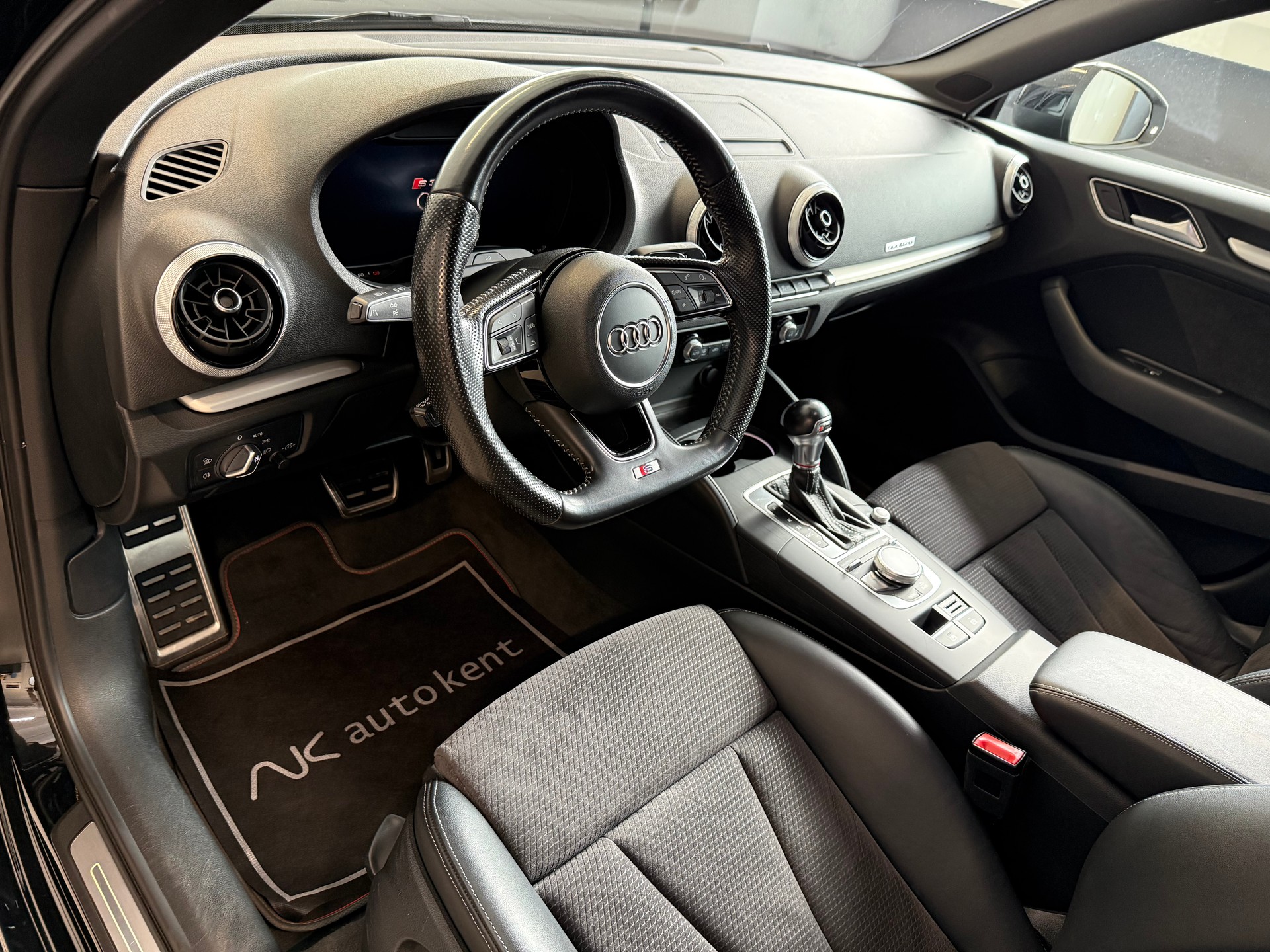 AUDI S3 Sportback 2.0 TFSI quattro S-tronic-image-6