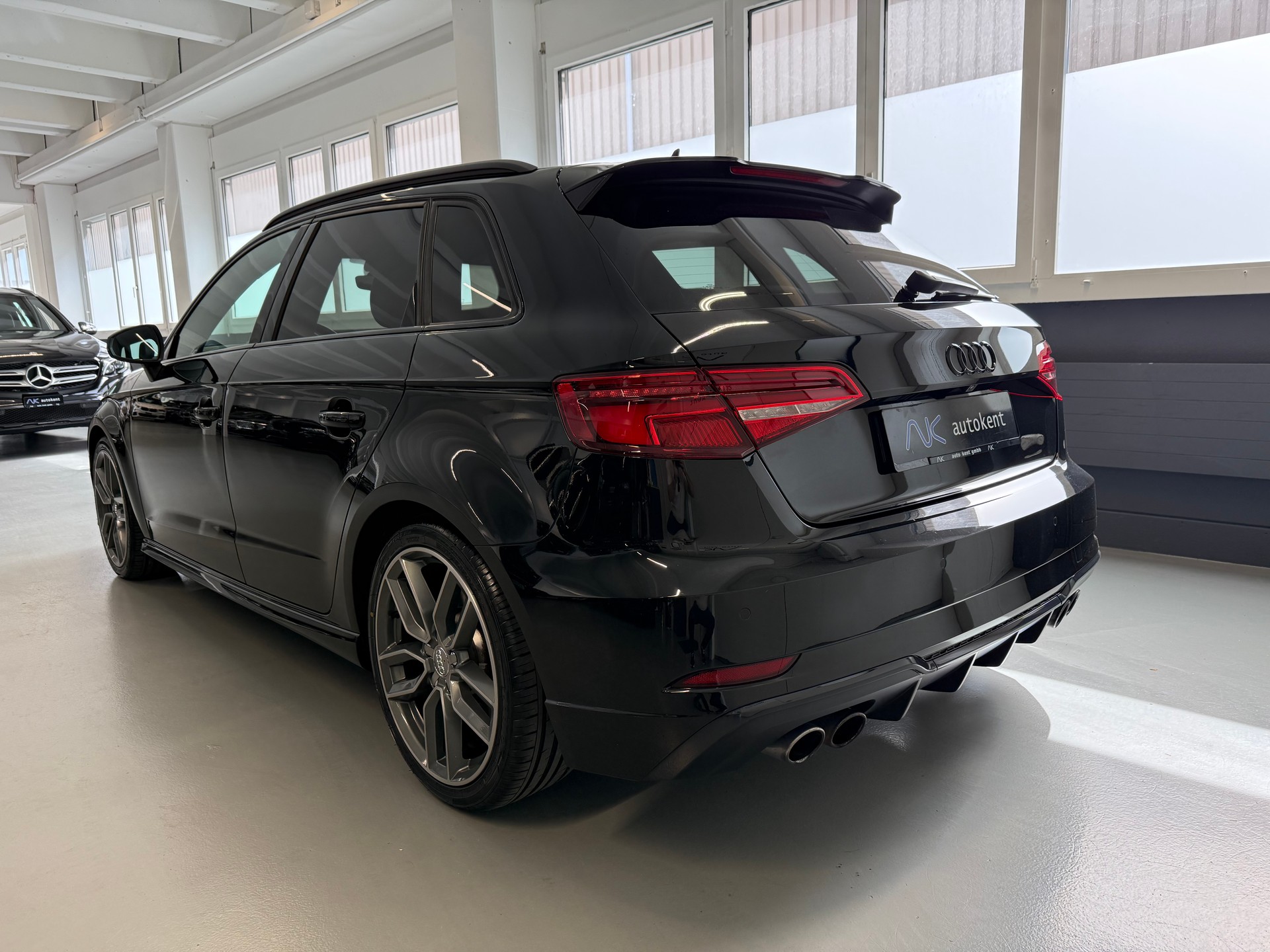 AUDI S3 Sportback 2.0 TFSI quattro S-tronic-showroom-element-3