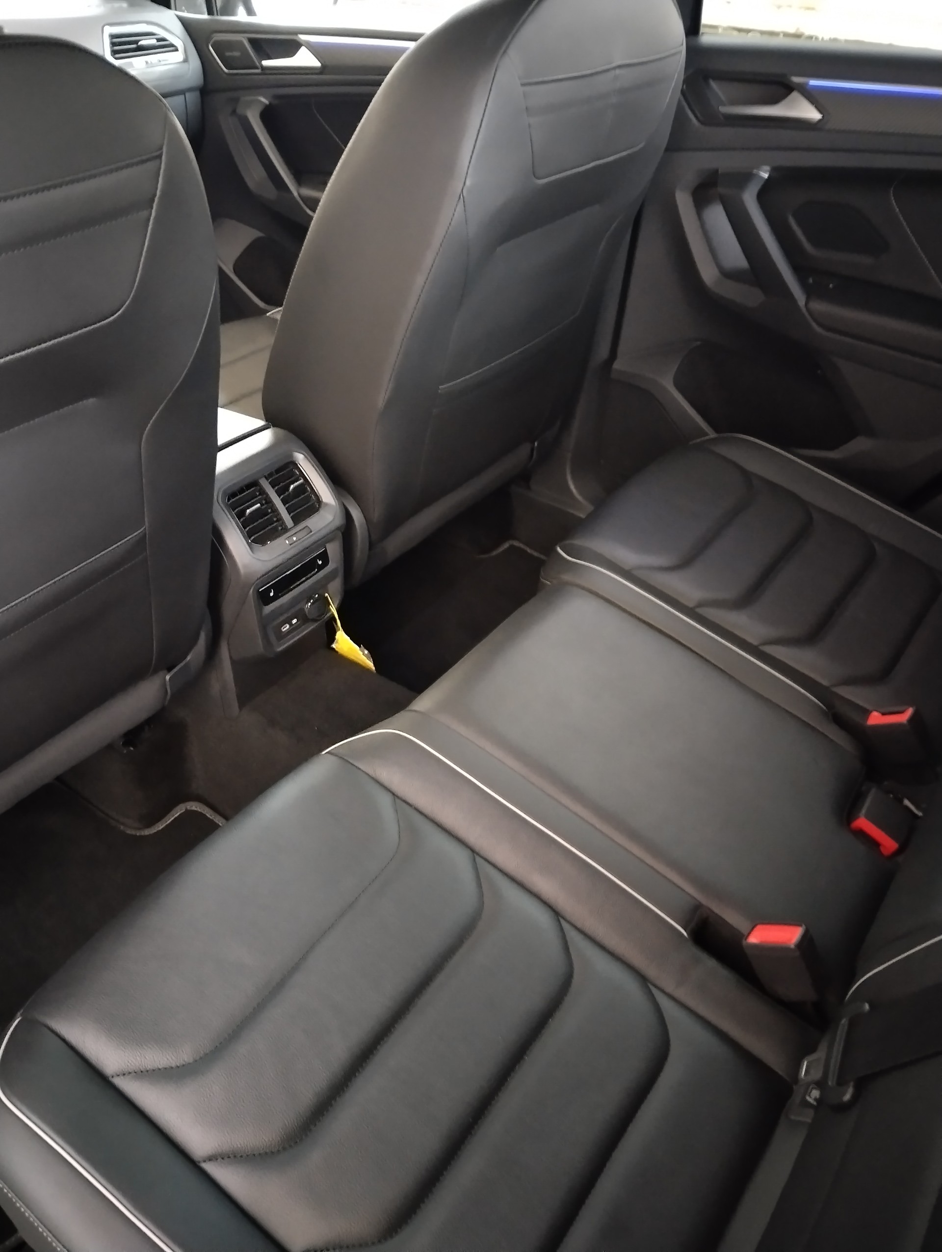 VW Tiguan 2.0 TDI SCR R-Line 4Motion DSG-image-7
