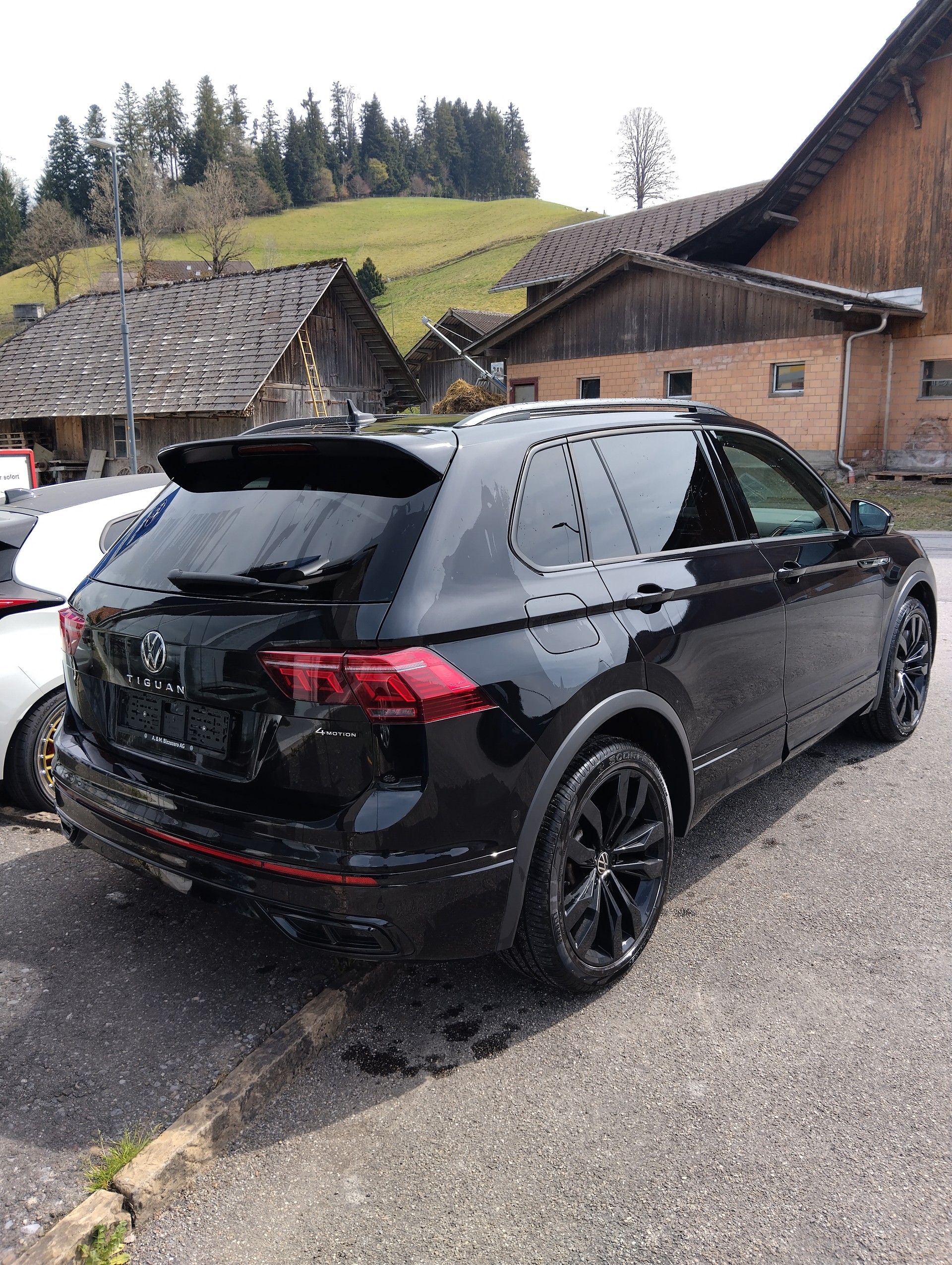 VW Tiguan 2.0 TDI SCR R-Line 4Motion DSG-image-1