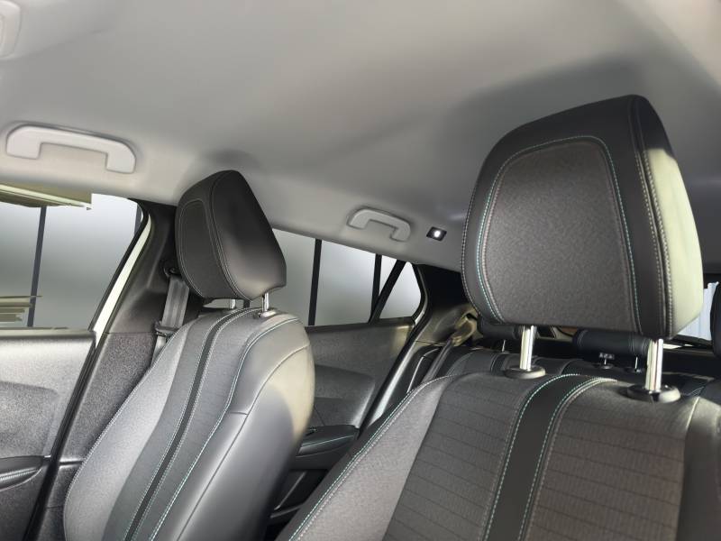 PEUGEOT 2008 e Allure Pack // Sièges AV chauffants/Pack Drive Assist Plus/ Navigation 3D-image-8