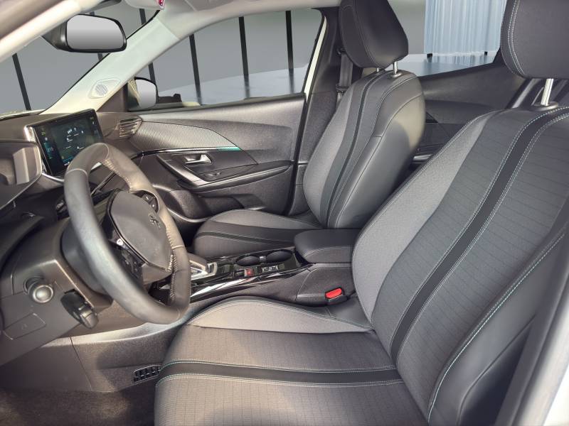 PEUGEOT 2008 e Allure Pack // Sièges AV chauffants/Pack Drive Assist Plus/ Navigation 3D-image-6