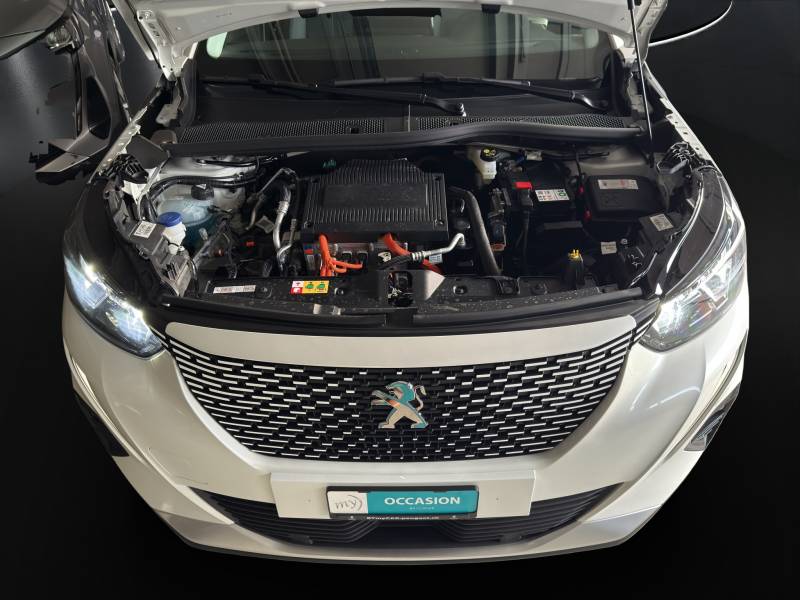 PEUGEOT 2008 e Allure Pack // Sièges AV chauffants/Pack Drive Assist Plus/ Navigation 3D-image-14