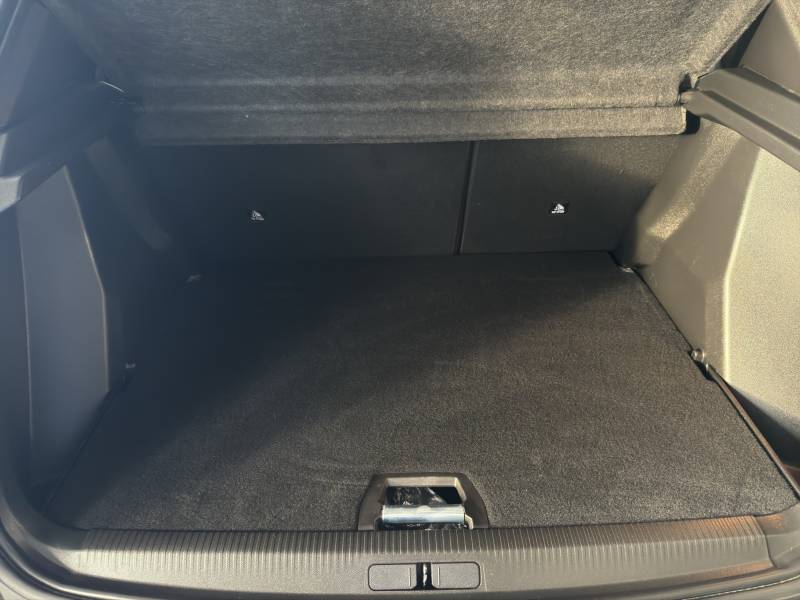PEUGEOT 2008 e Allure Pack // Sièges AV chauffants/Pack Drive Assist Plus/ Navigation 3D-image-10
