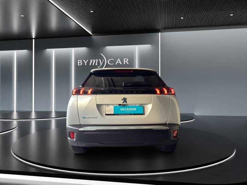 PEUGEOT 2008 e Allure Pack // Sièges AV chauffants/Pack Drive Assist Plus/ Navigation 3D-image-2