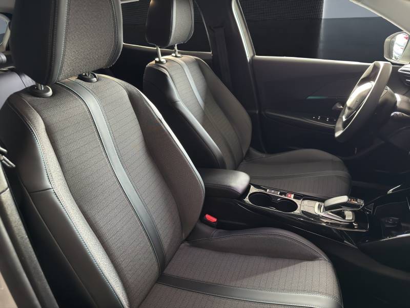 PEUGEOT 2008 e Allure Pack // Sièges AV chauffants/Pack Drive Assist Plus/ Navigation 3D-image-9