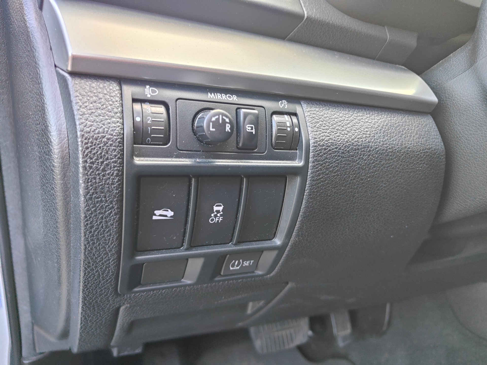 SUBARU Legacy 2.0i Swiss AWD Lineartronic-image-6