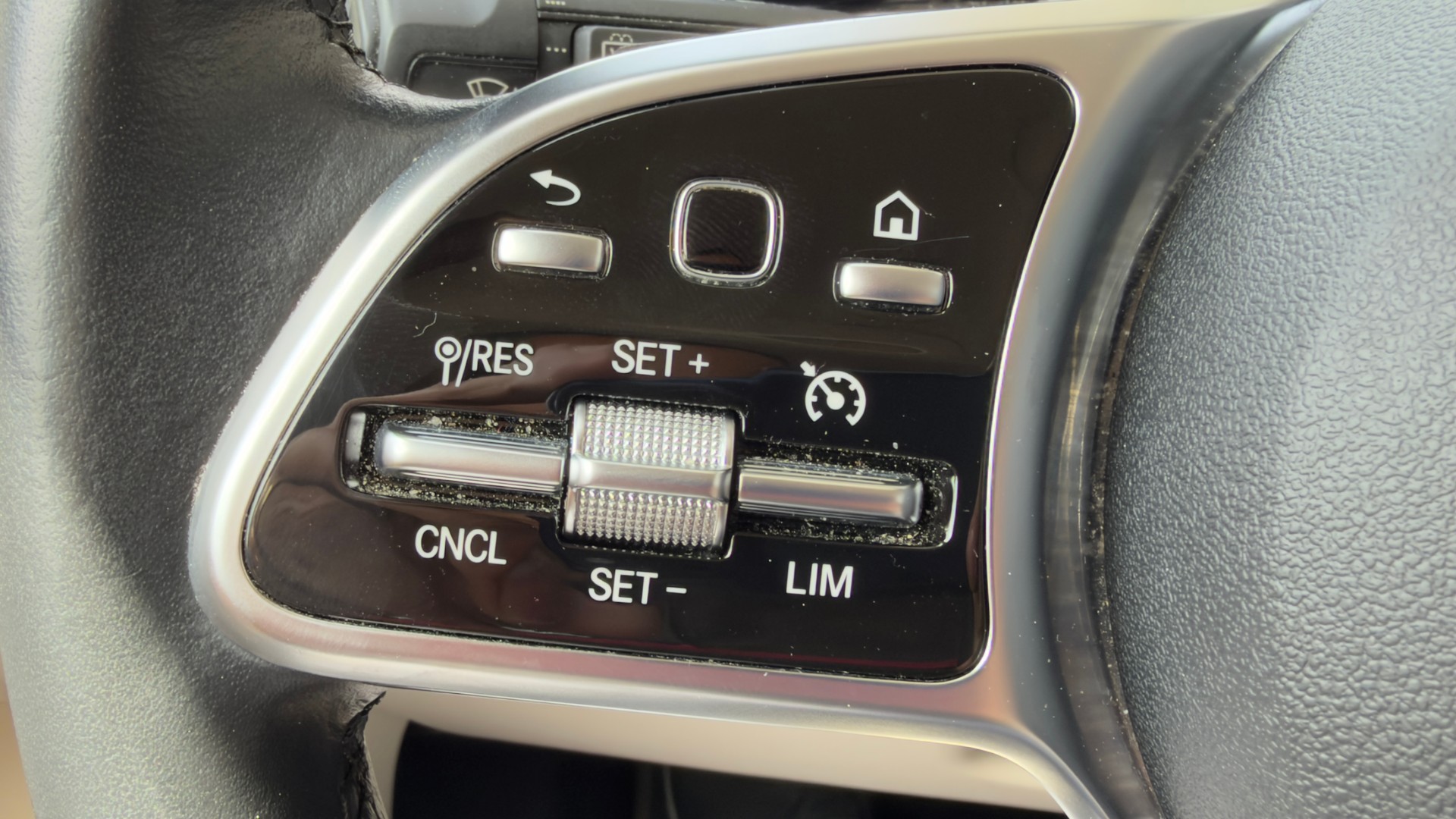 MERCEDES-BENZ GLA-Klasse H247 GLA 250 Progressive 4matic-image-7