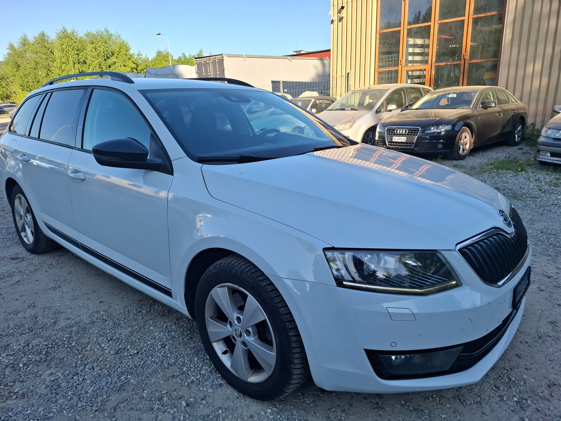 SKODA Octavia Combi 1.8 TSI Swiss Edition 4x4 DSG-image-2