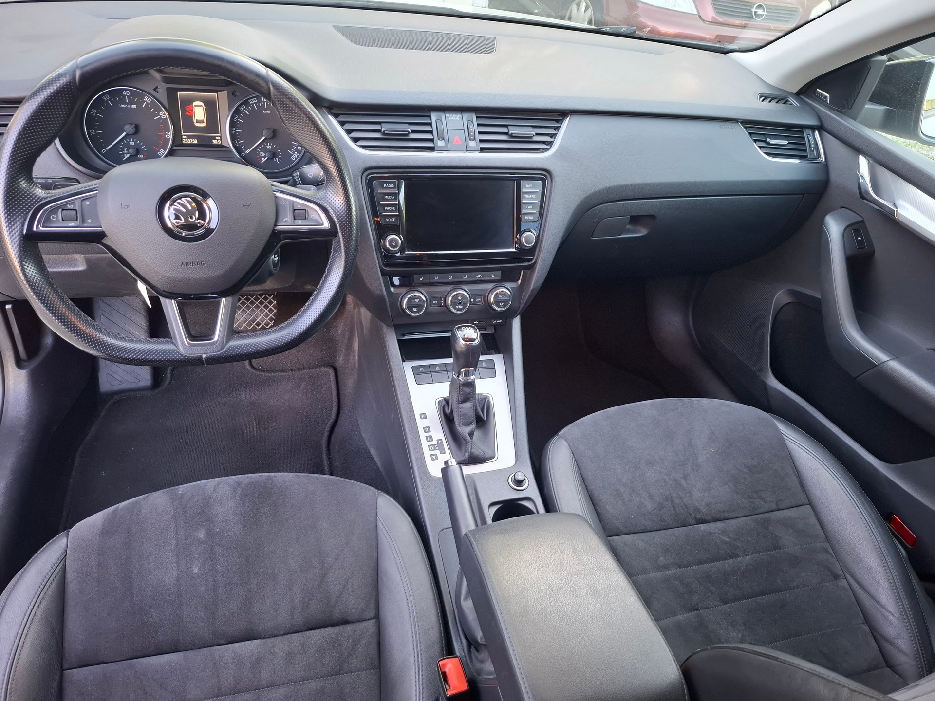 SKODA Octavia Combi 1.8 TSI Swiss Edition 4x4 DSG-image-10