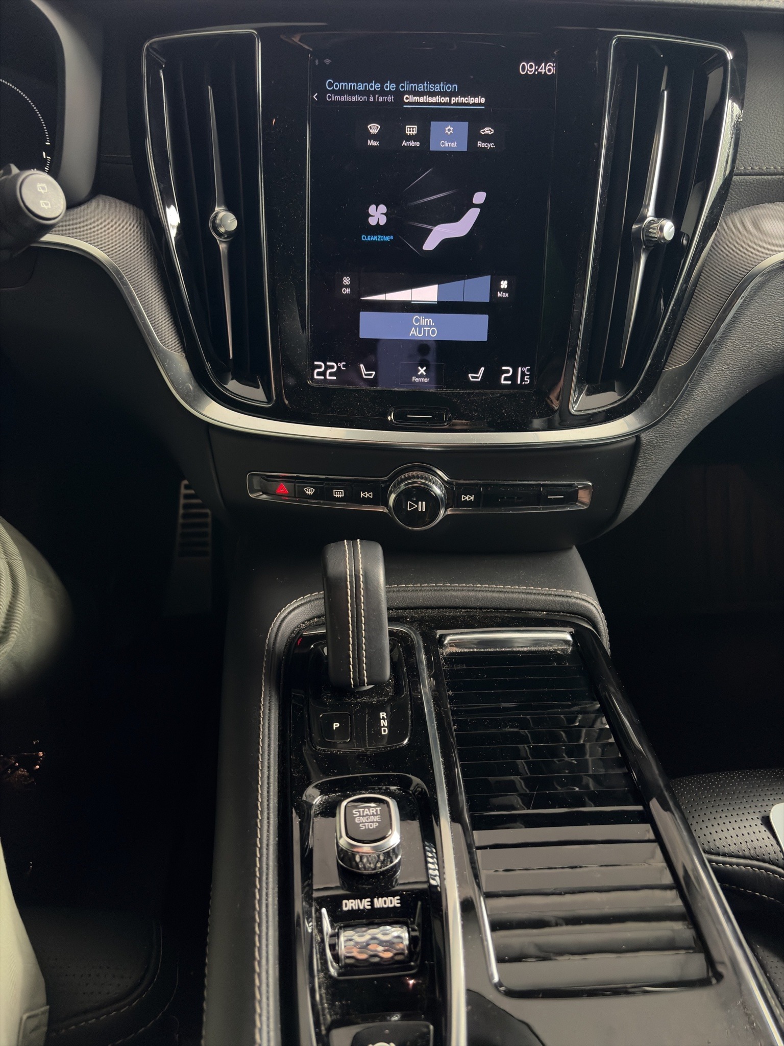 VOLVO V60 T8 eAWD Twin Engine R-Design Geartronic-image-11
