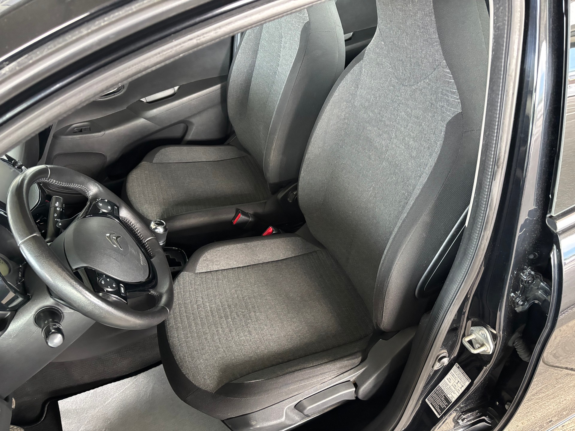 CITROEN C1 1.0 VTi ETG5 Shine Edition-image-5