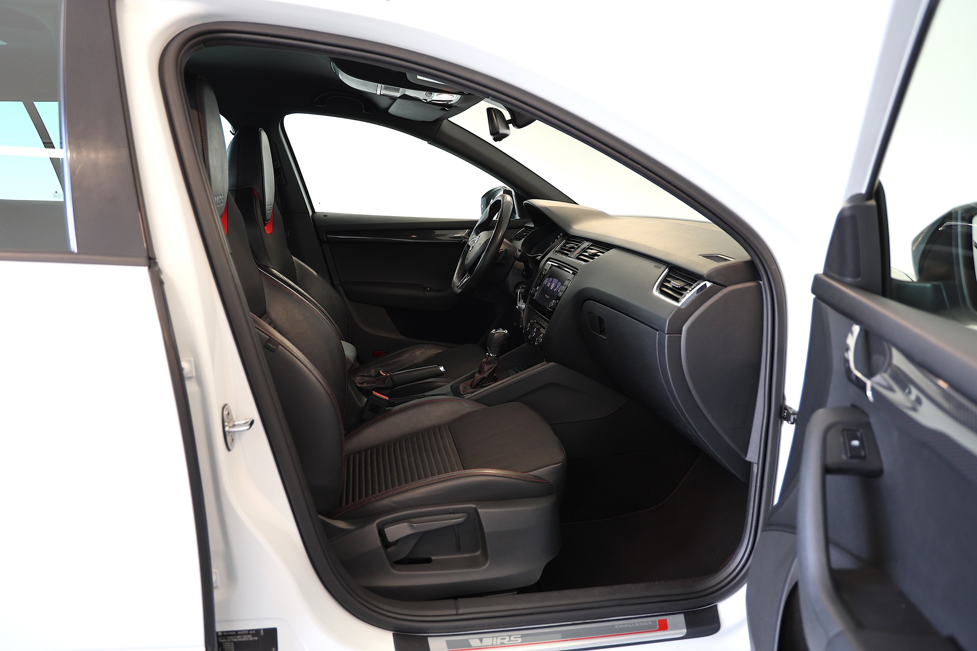 SKODA Octavia Combi 2.0 TDI RS DSG-image-12