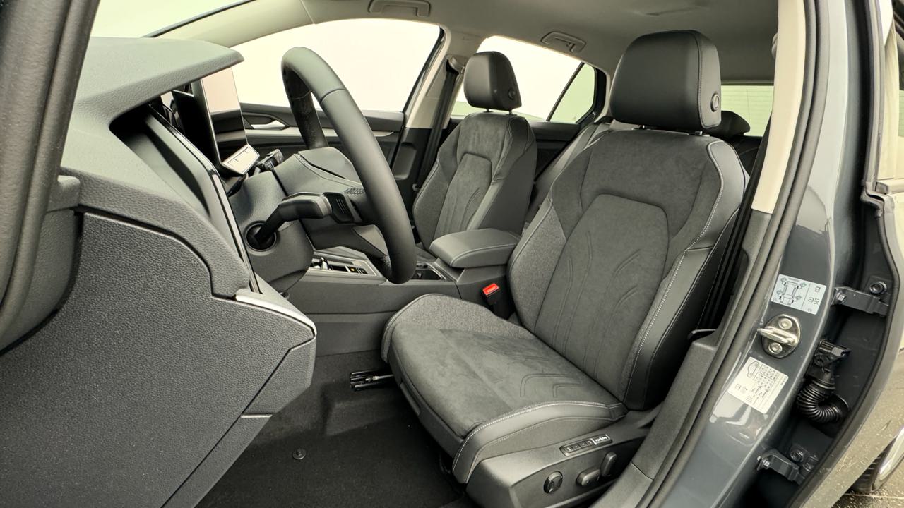 VW Golf VIII 1.5 TSI PHEV Limited-image-4